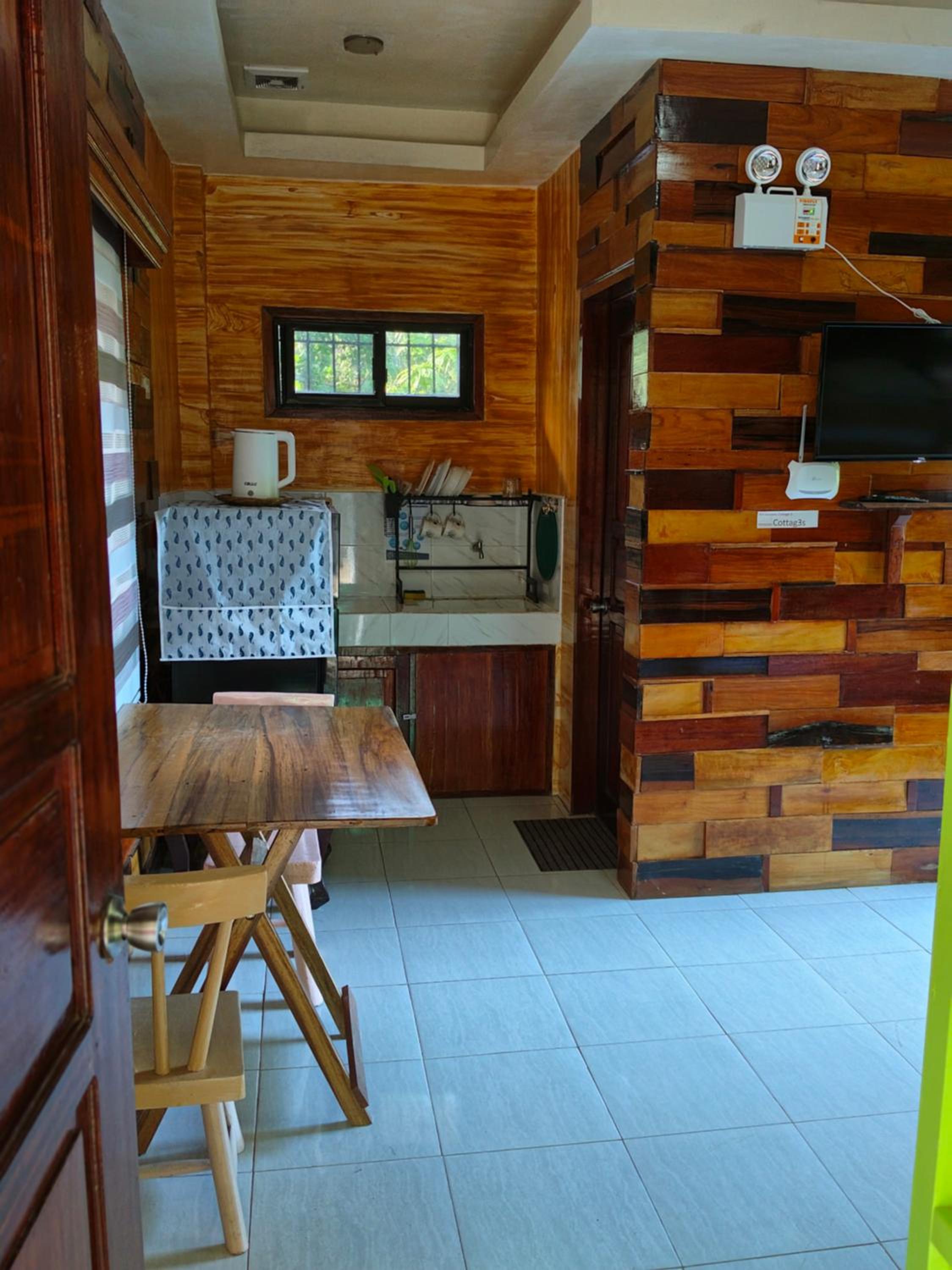 Double Room with Balcony - Photo 3