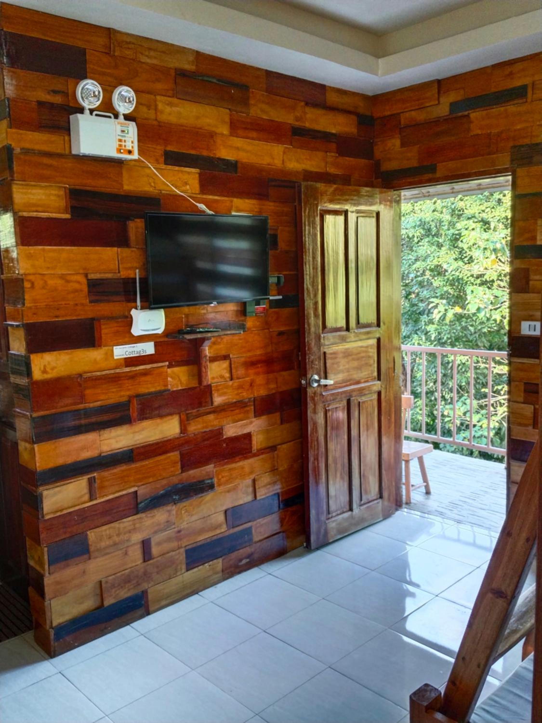 Double Room with Balcony - Photo 2