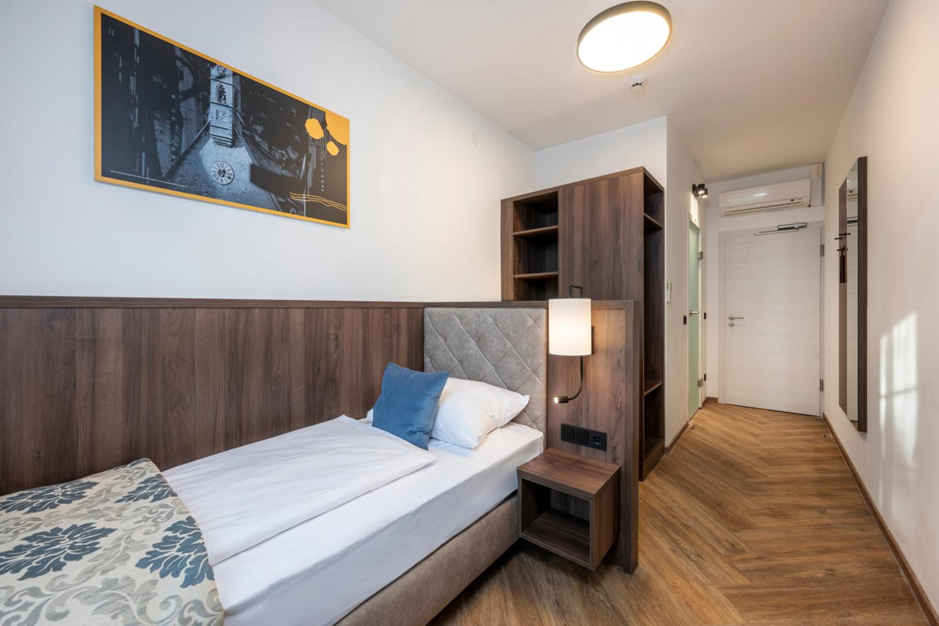 Single Room photo 1