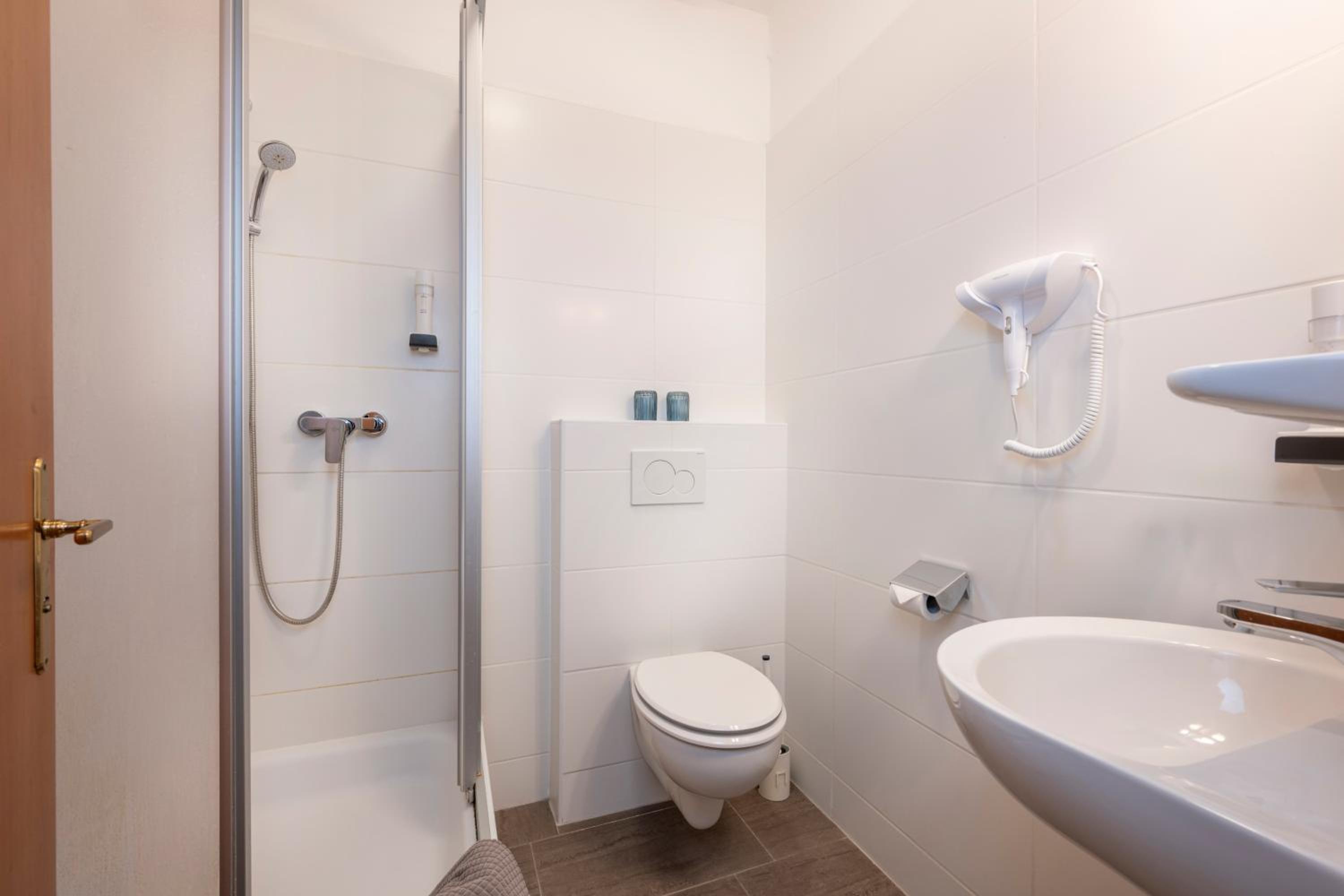 Standard Double Room - Photo 2