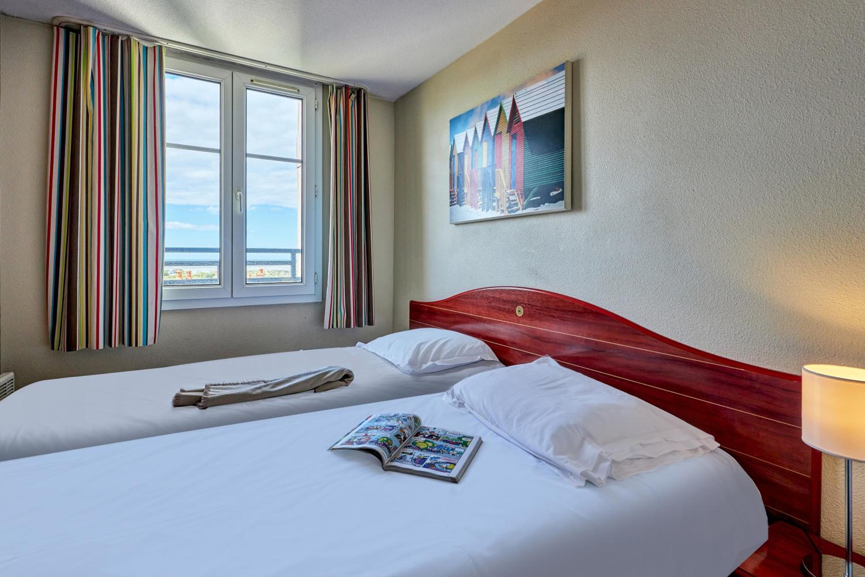 One-Bedroom Duplex Apartment with Sleeping Alcove and Balcony (6 People) photo 3