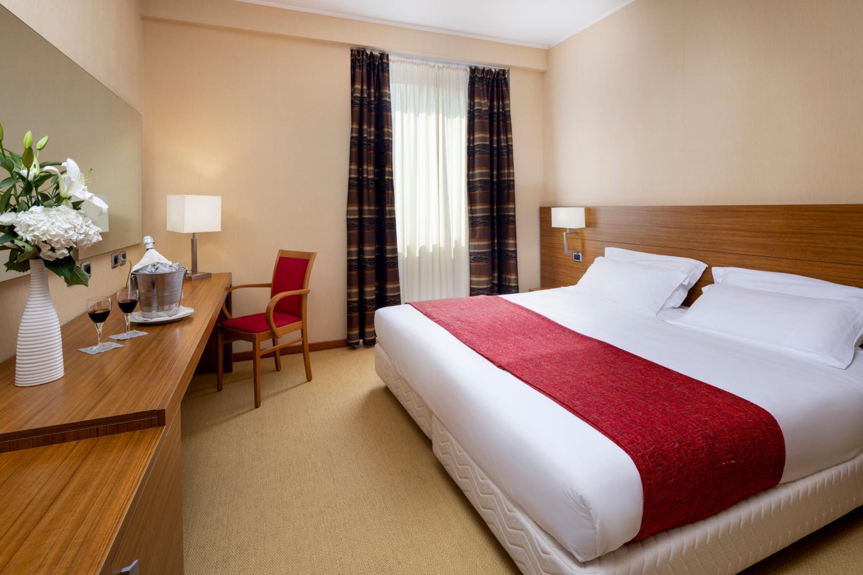 Standard Double or Twin Room - Photo 1