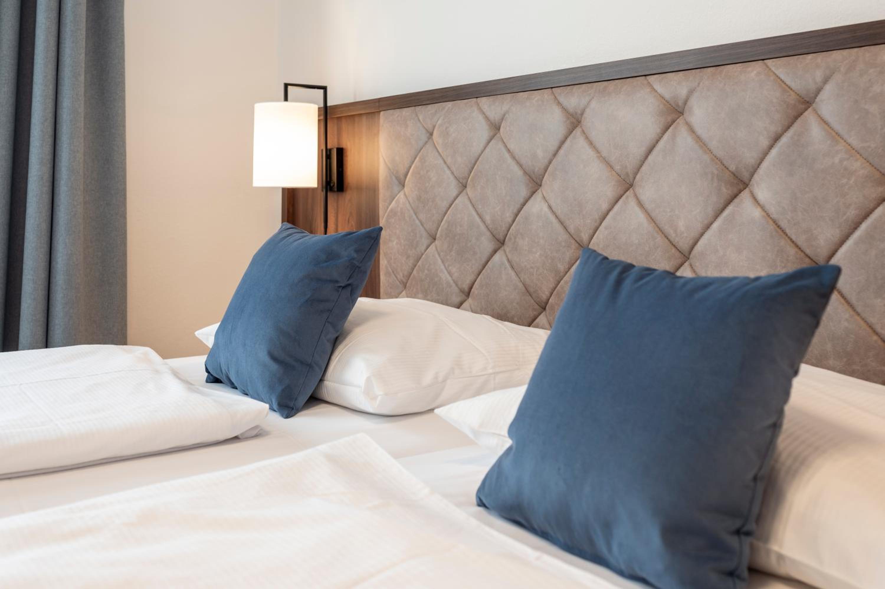 Double Room with Balcony - Photo 10