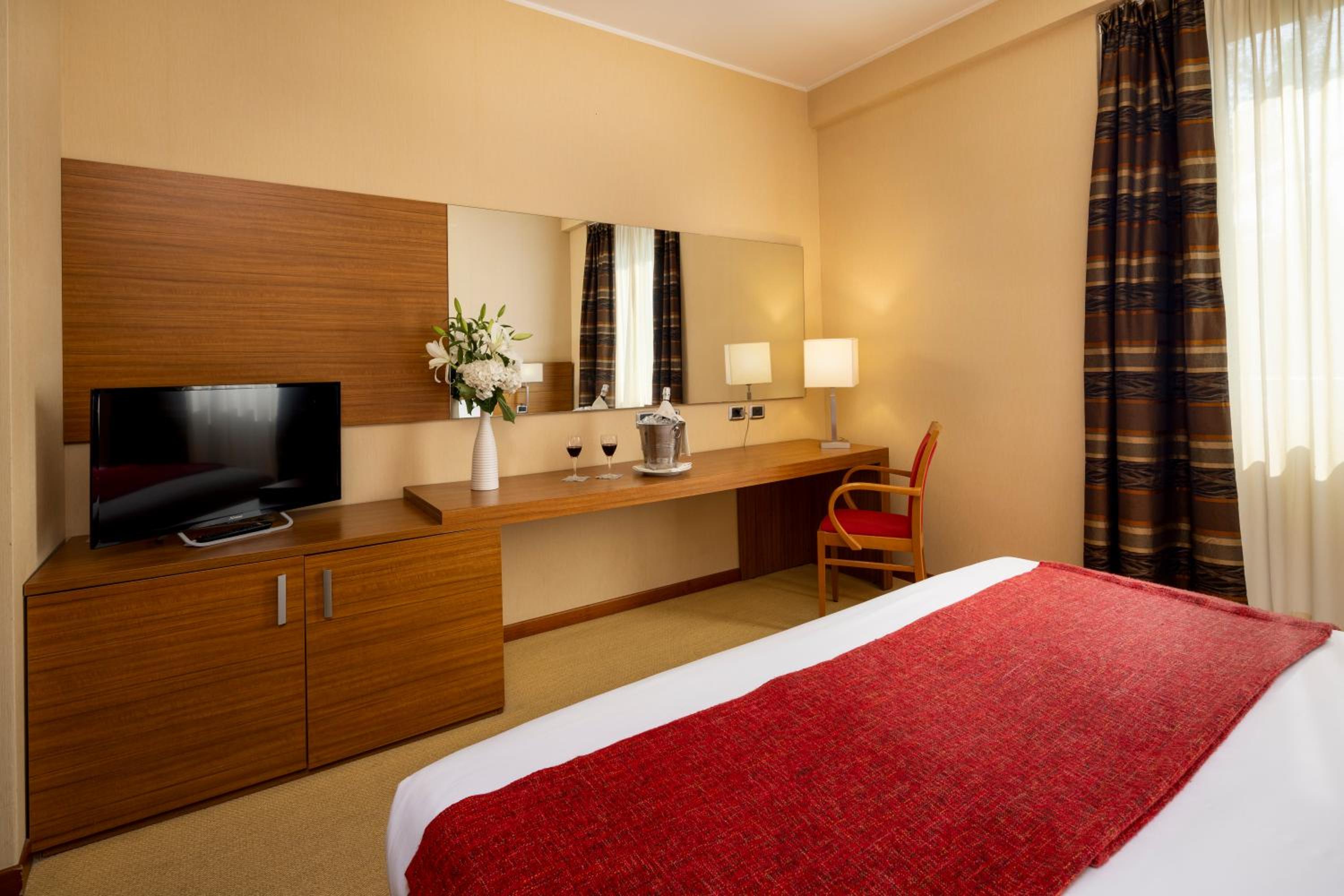 Standard Double or Twin Room - Photo 4
