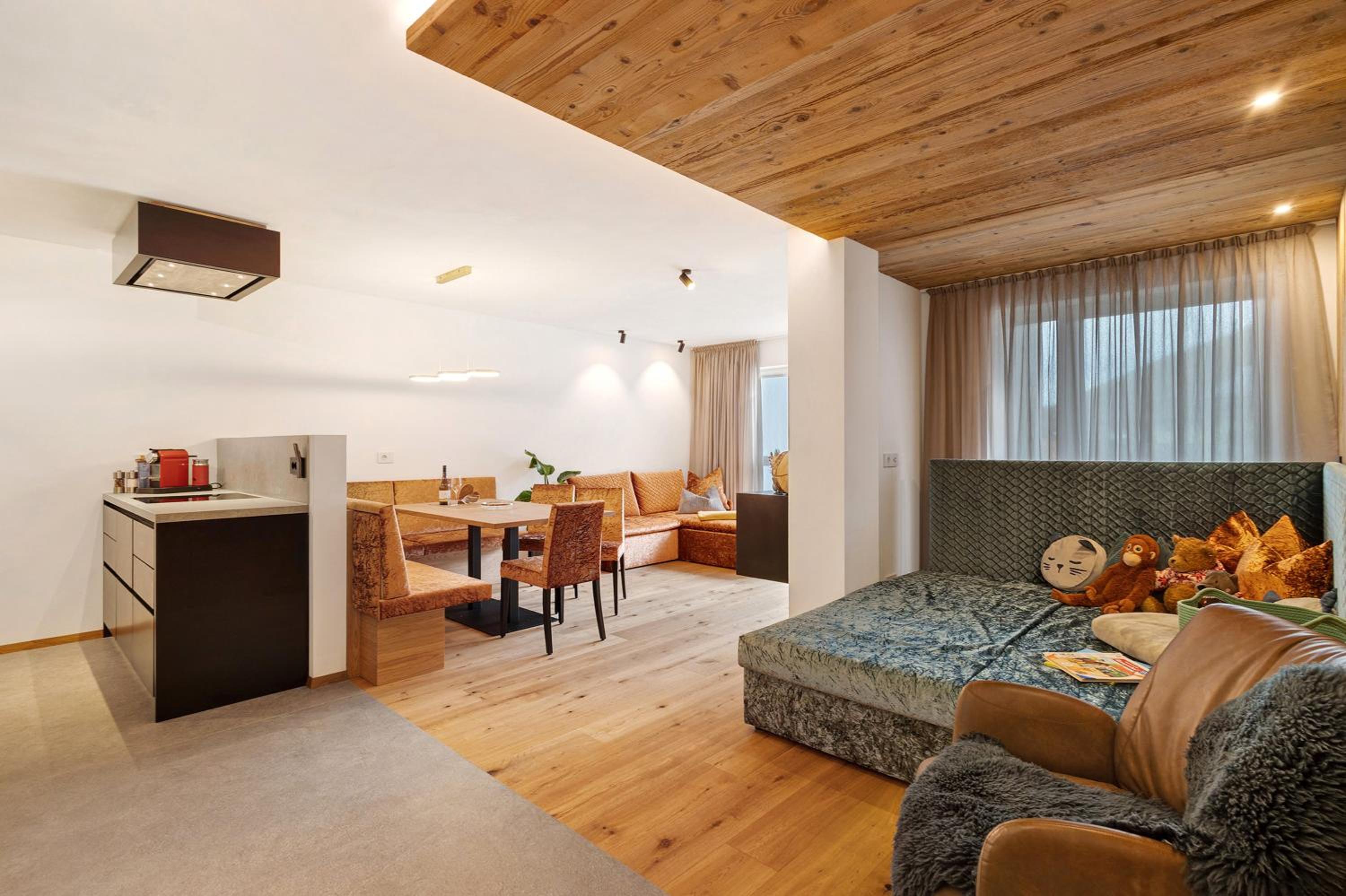 Two-Bedroom Deluxe Apartment with Balcony