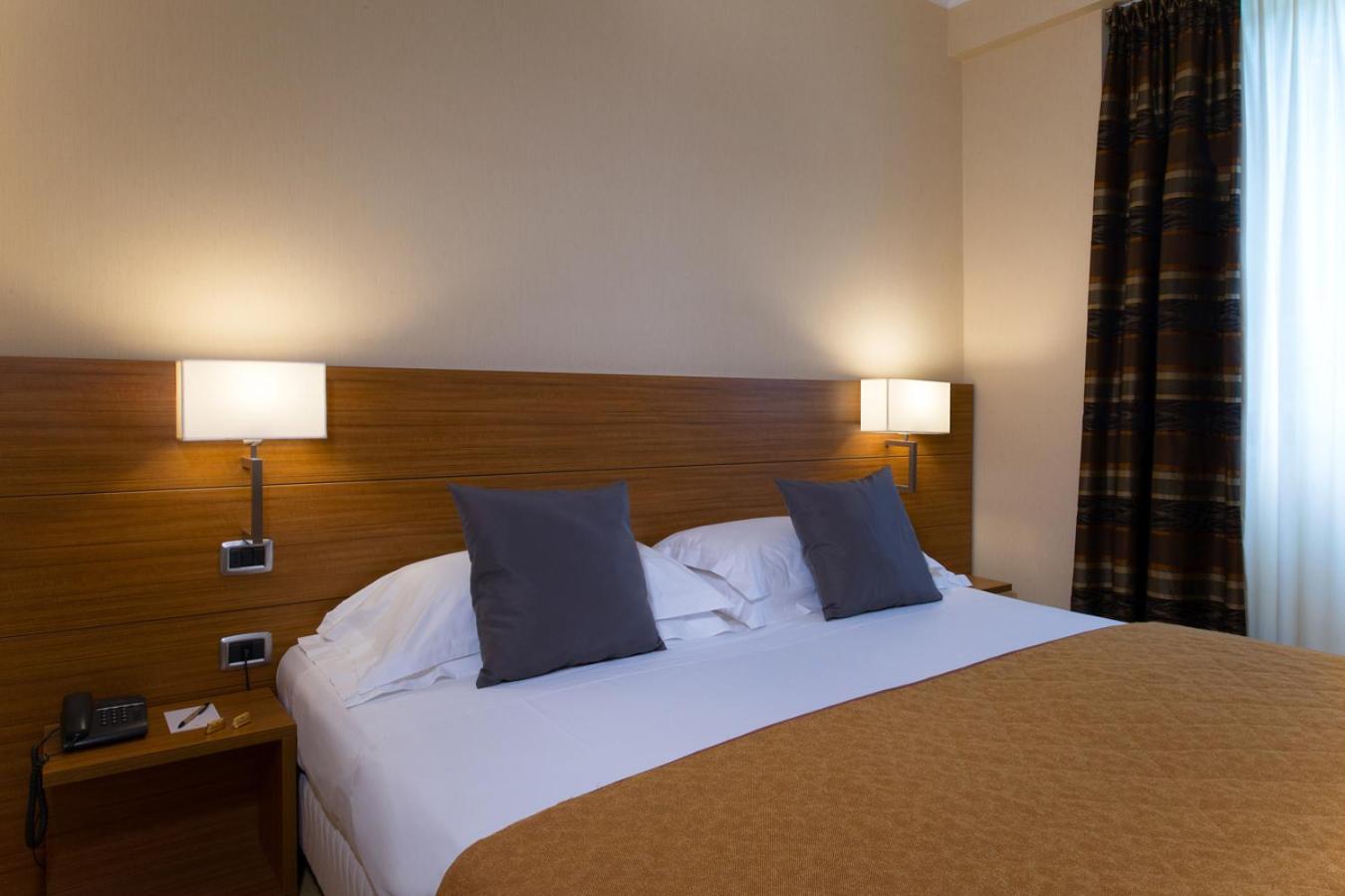 Standard Double or Twin Room - Photo 3