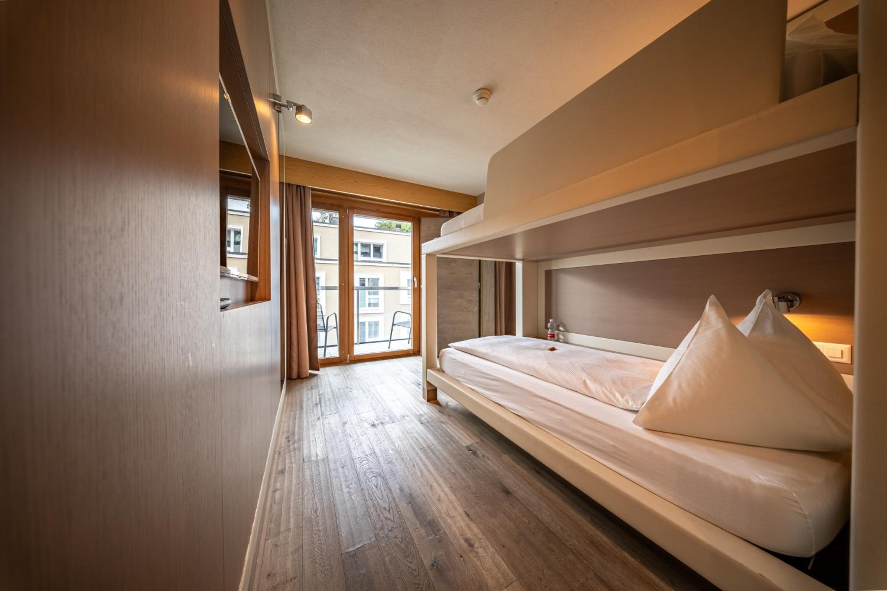 Family Room with Bunk Bed thumbnail 5