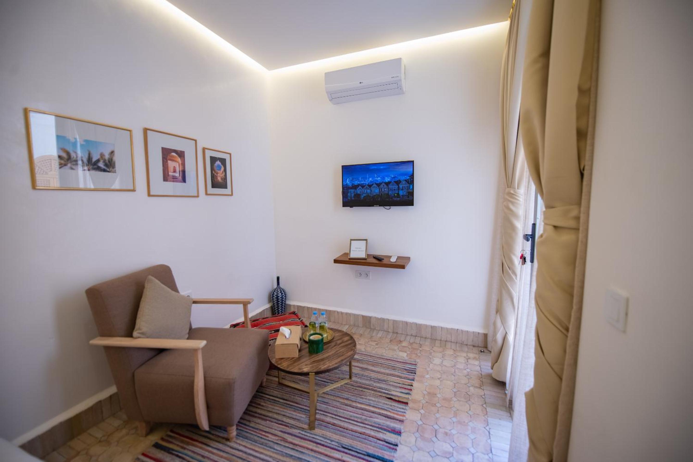 Standard Double Room - Photo 3