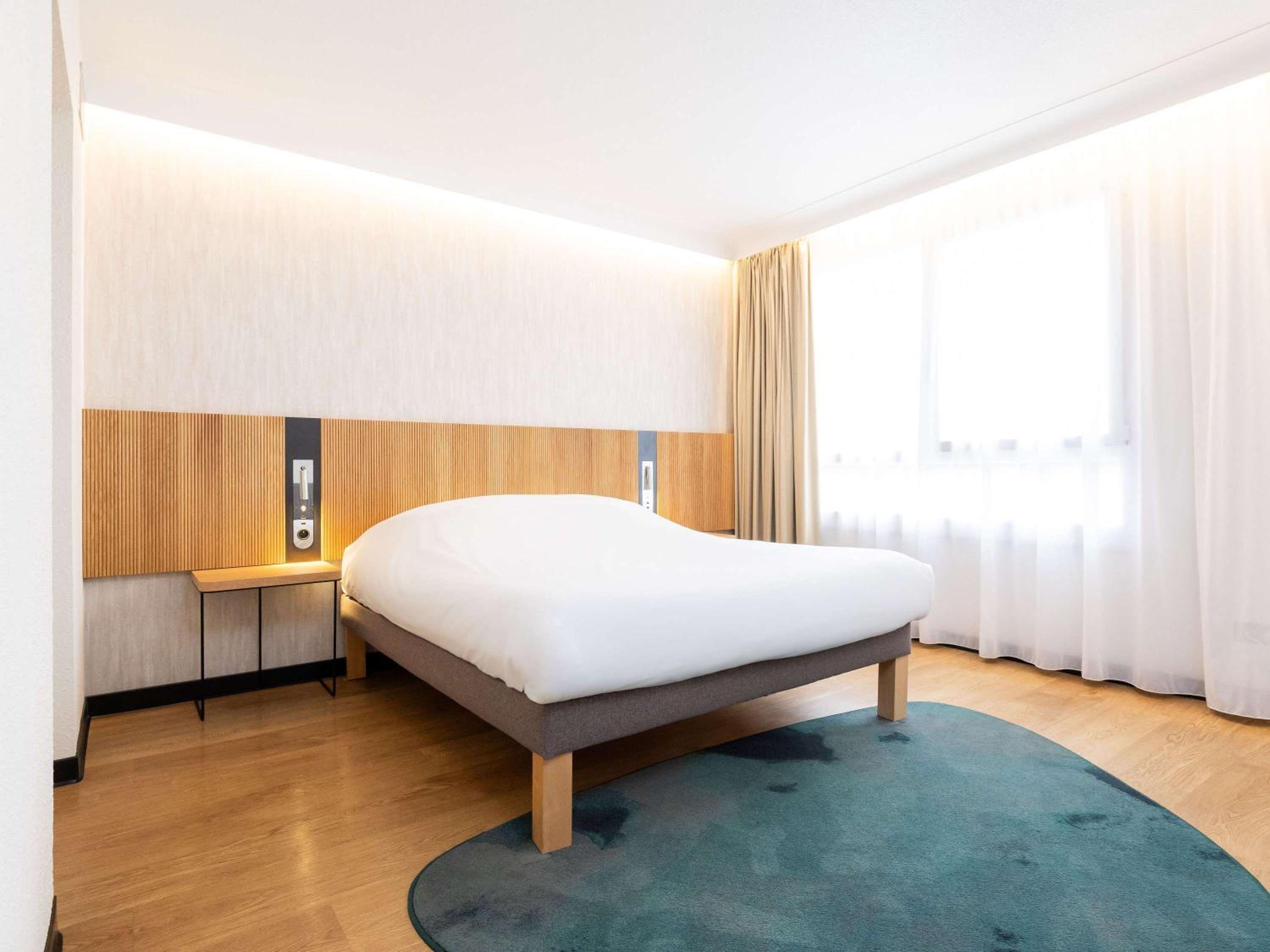 Standard Suite - Photo 9