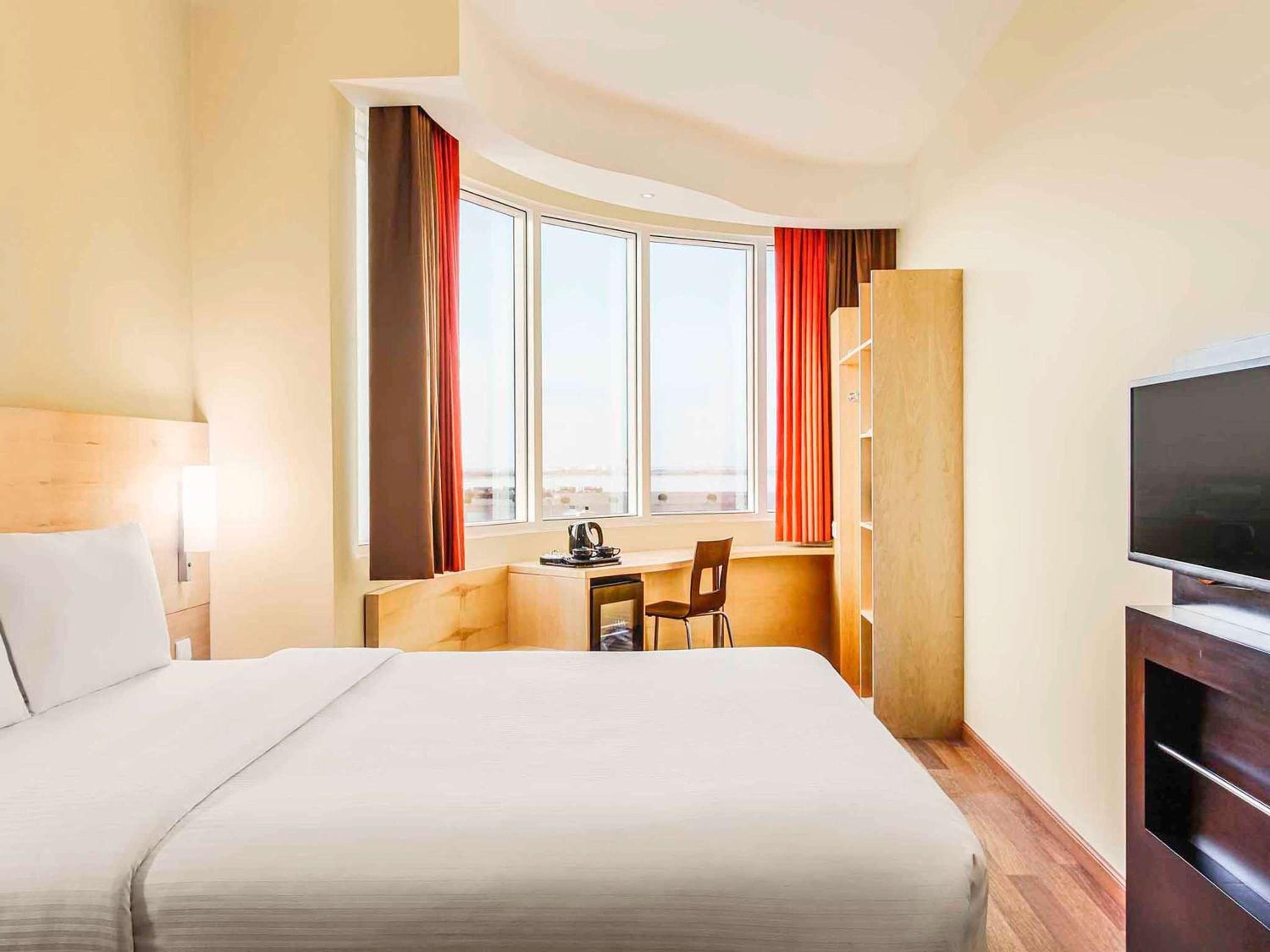 Junior Suite - City Side photo 3