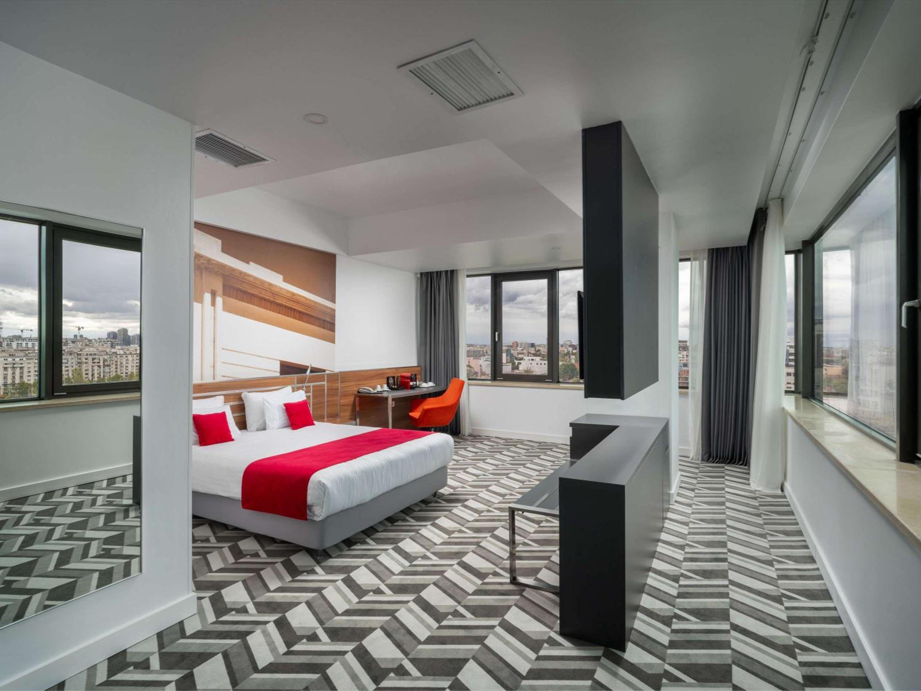 Deluxe City View Room with King Bed - Photo 1