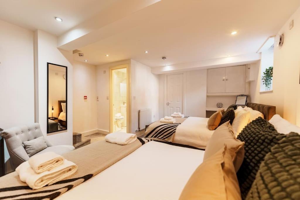 Four-Bedroom House photo 1