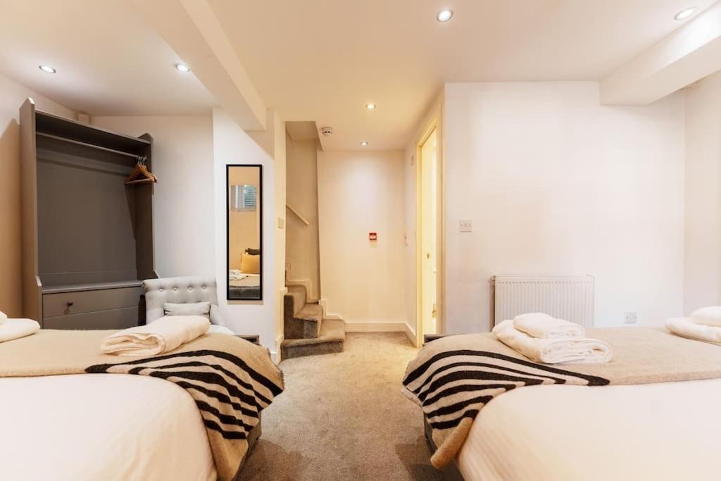 Four-Bedroom House photo 2