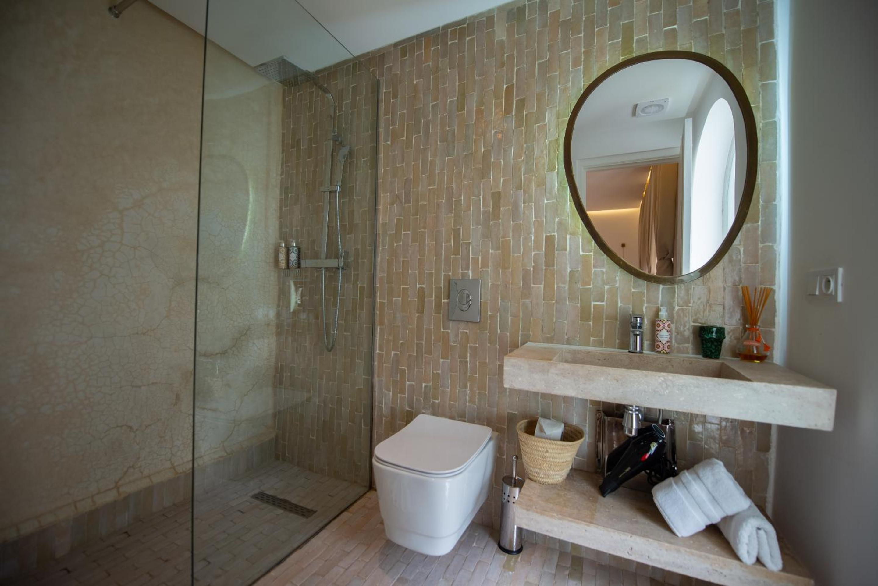 Double Room with Private Bathroom - Photo 6