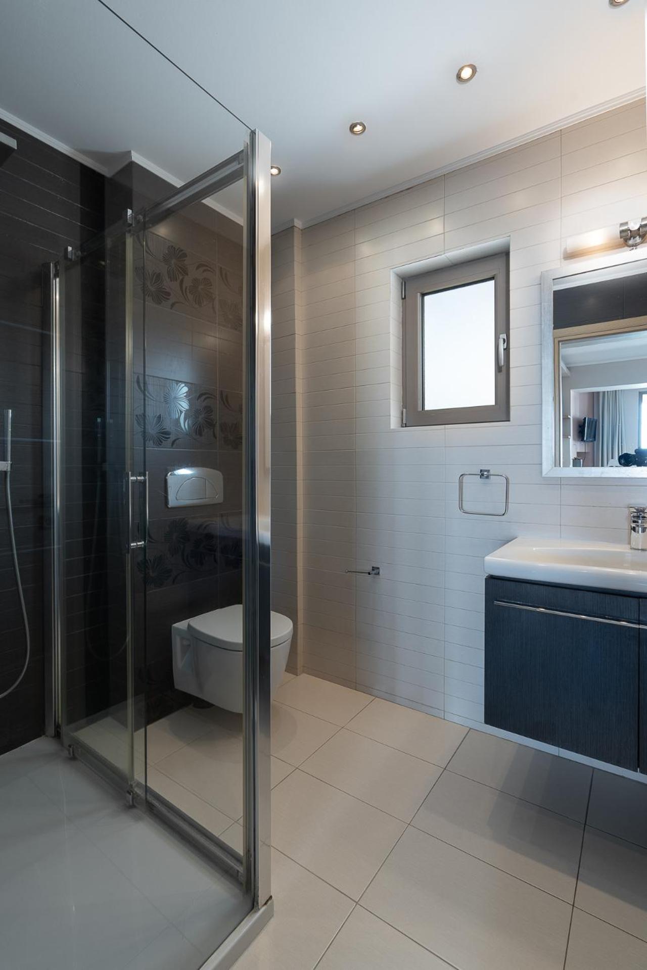 Deluxe Suite with Sea View (2 Adults) photo 2