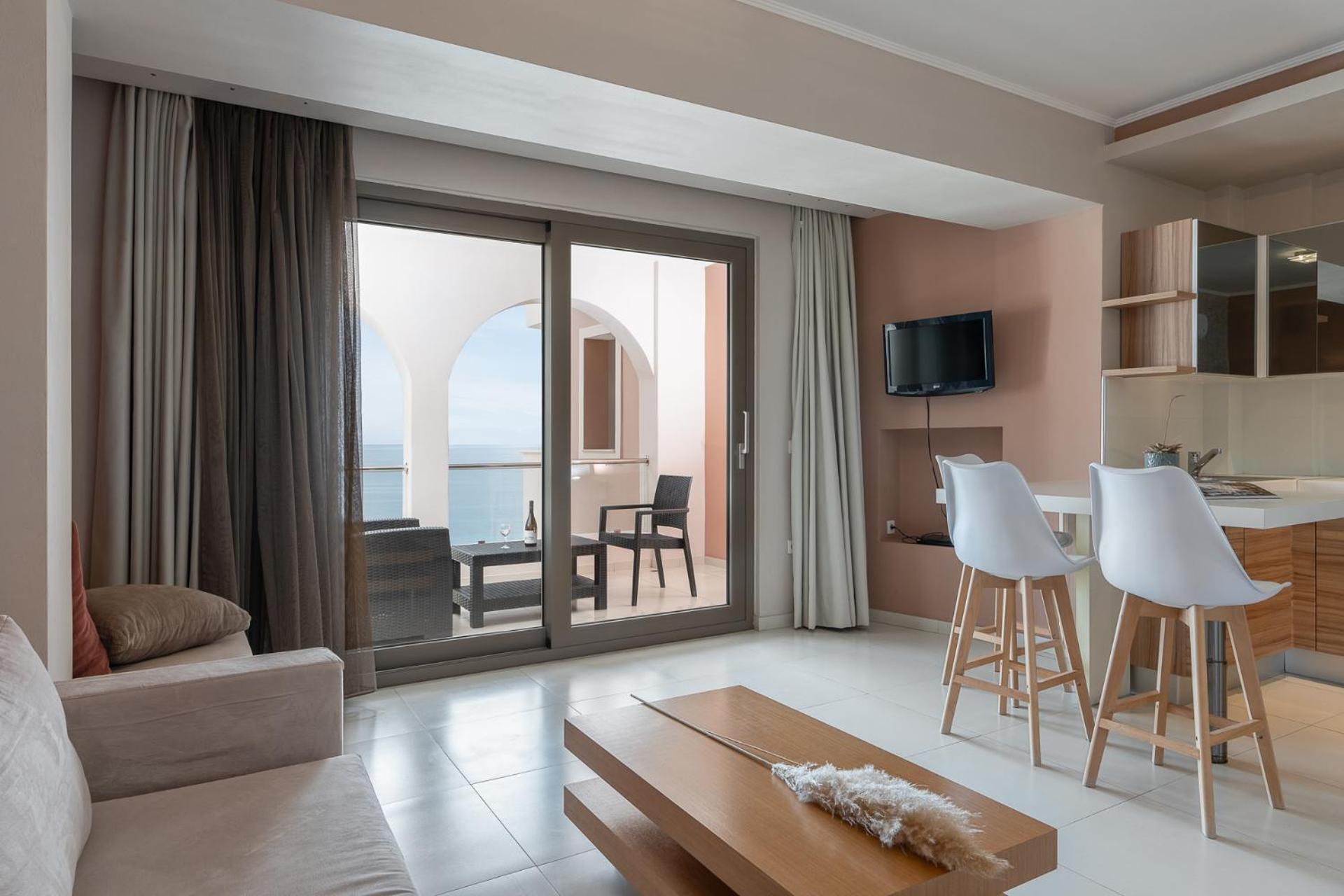 Deluxe Suite with Sea View (2 Adults) photo 3