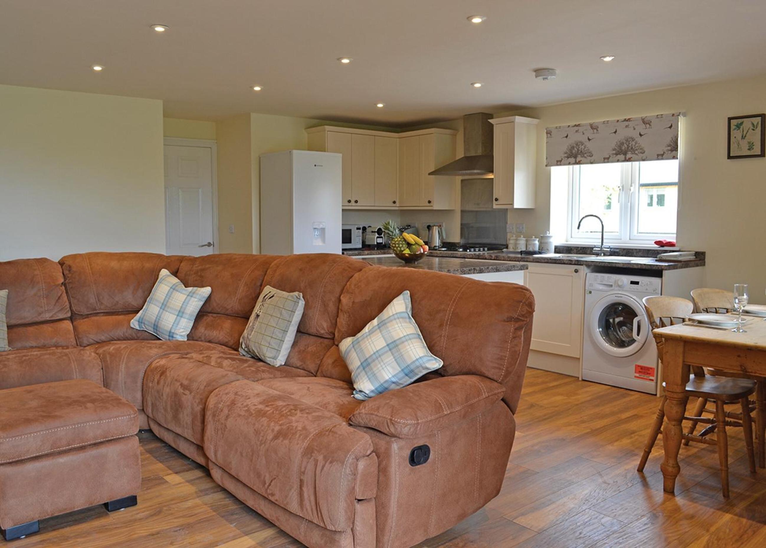 Three-Bedroom House 1 photo 2