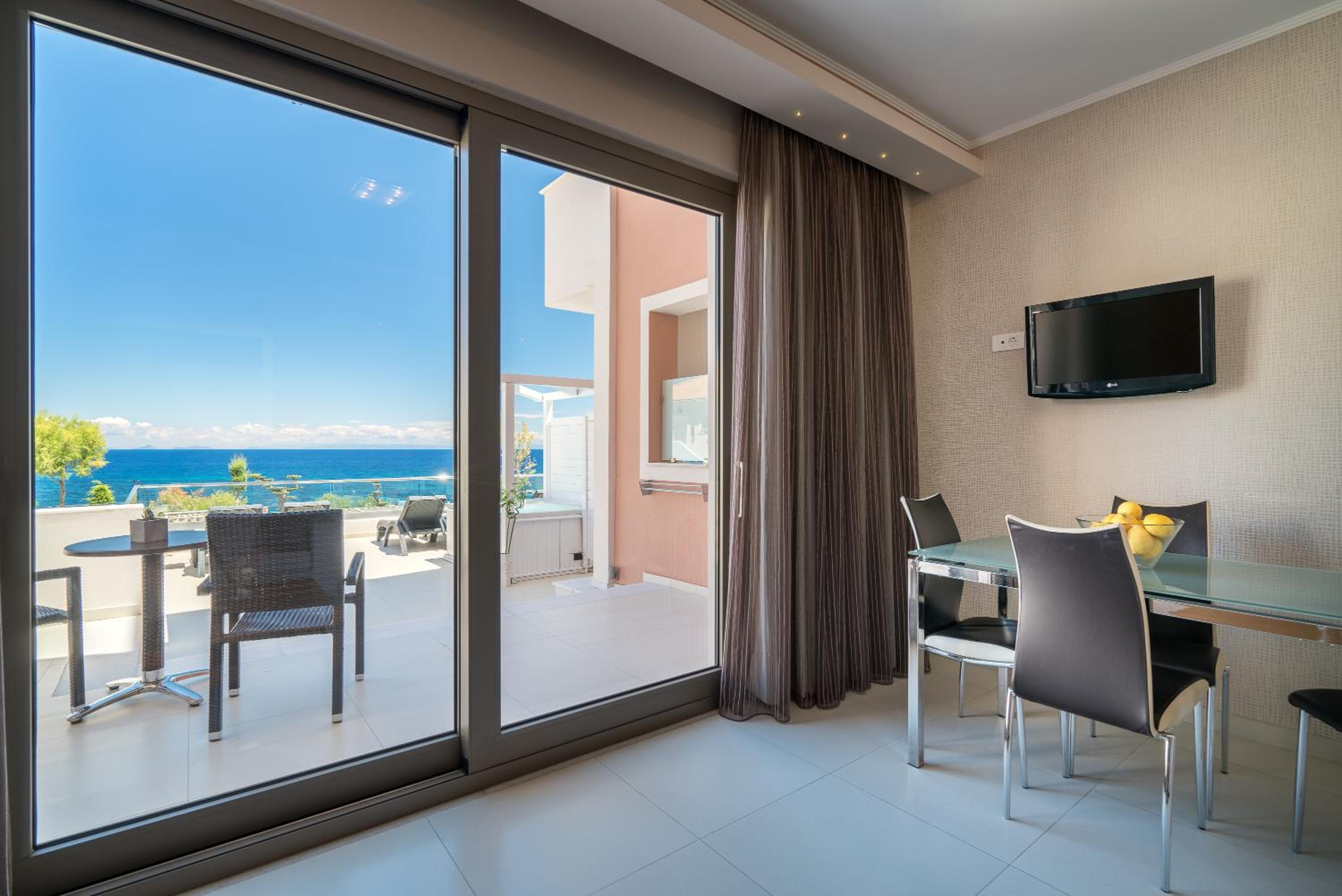 Master Suite with Sea View (4 adults) photo 2