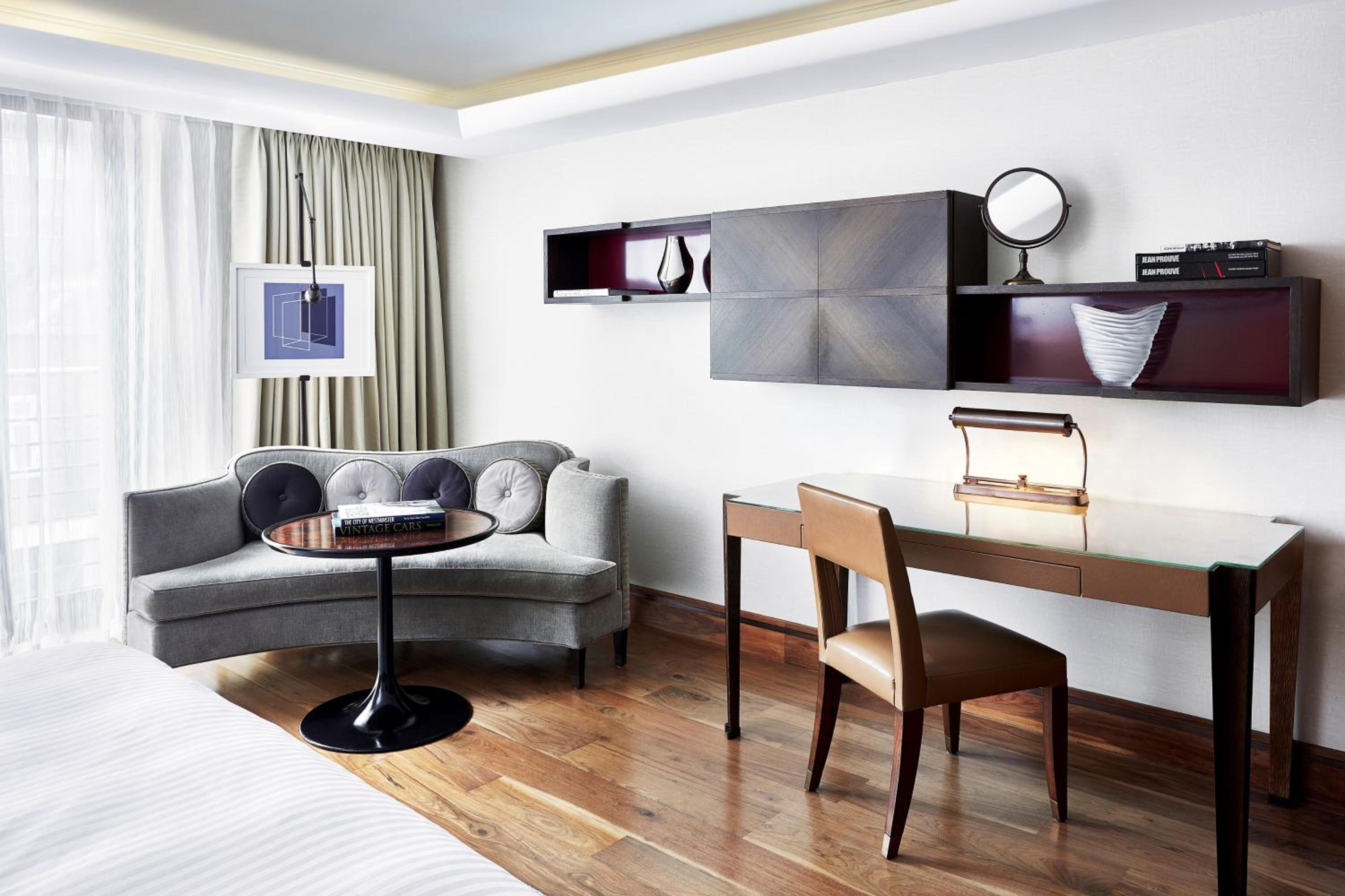 Contemporary Deluxe Room photo 2
