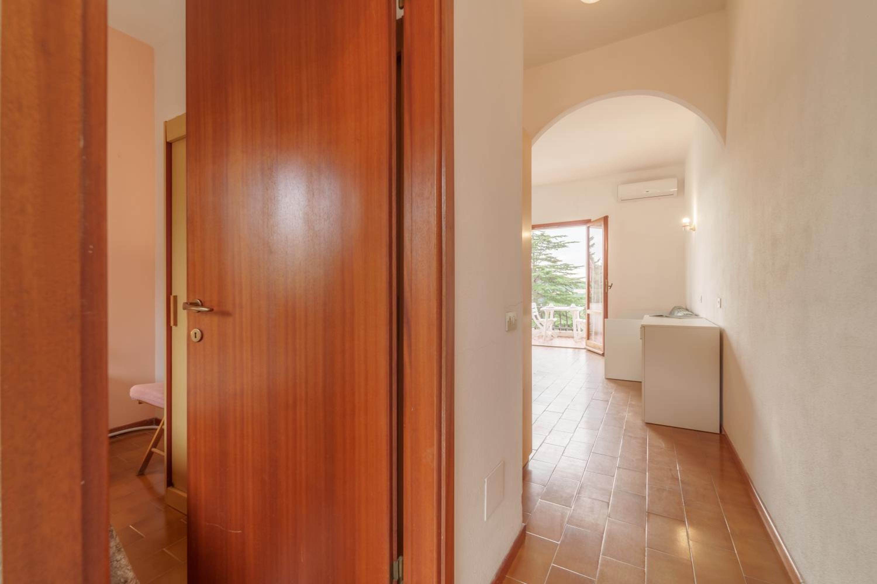 One-Bedroom Apartment with Sea View photo 3