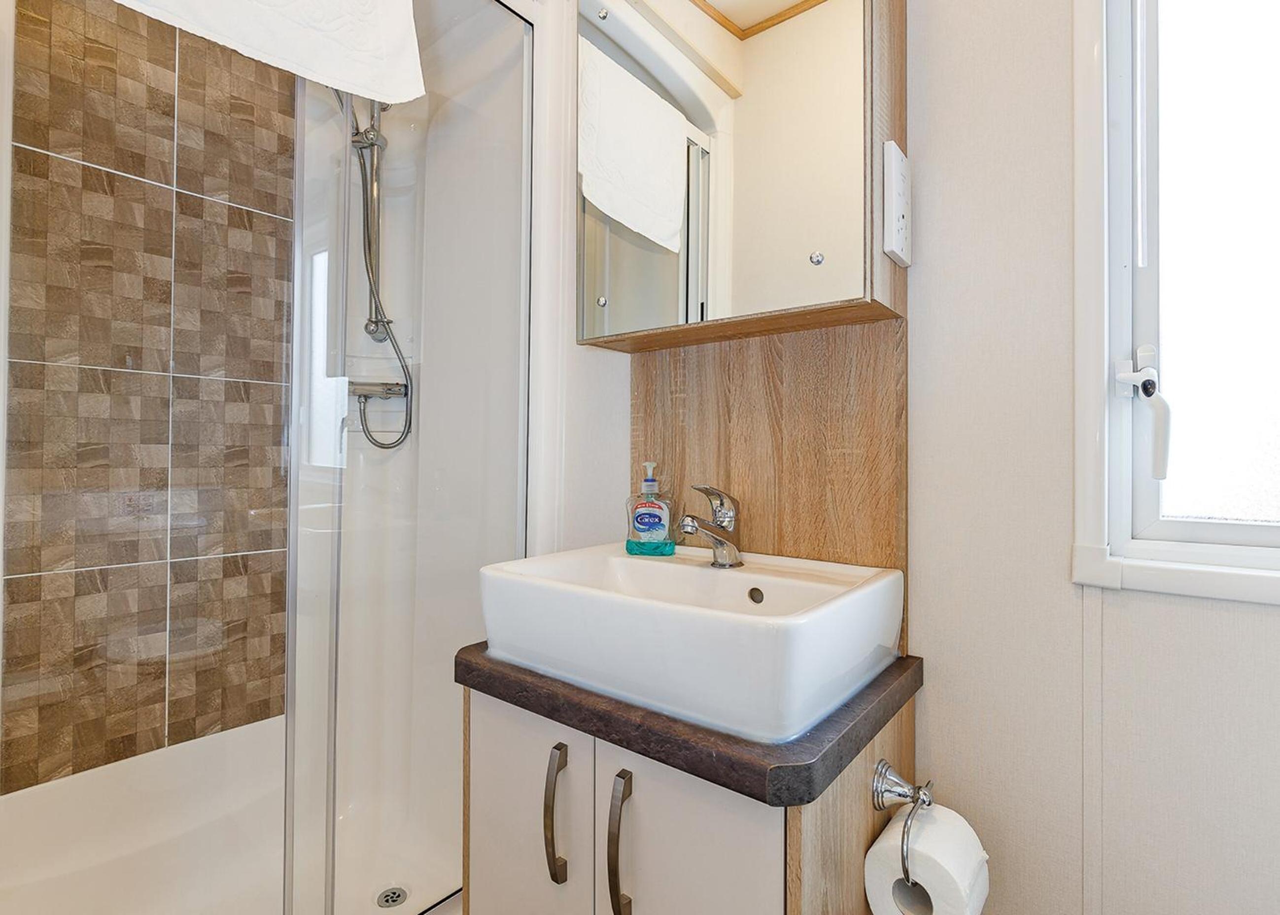Mobile Home 6 photo 2