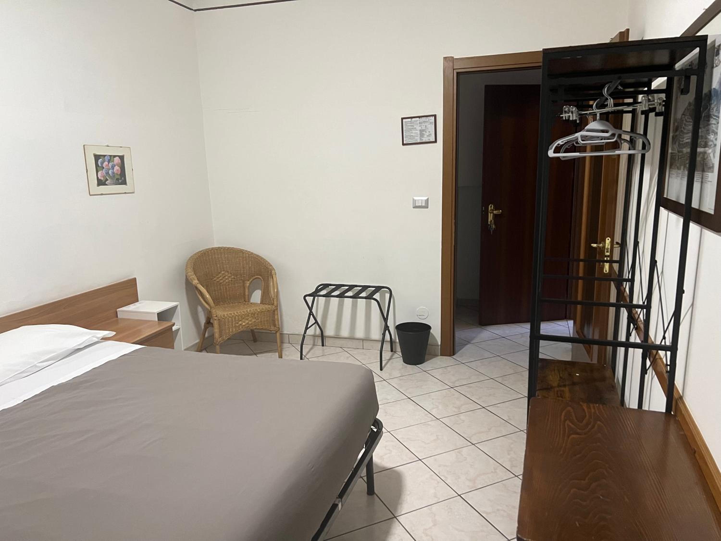 Double Room - Photo 9