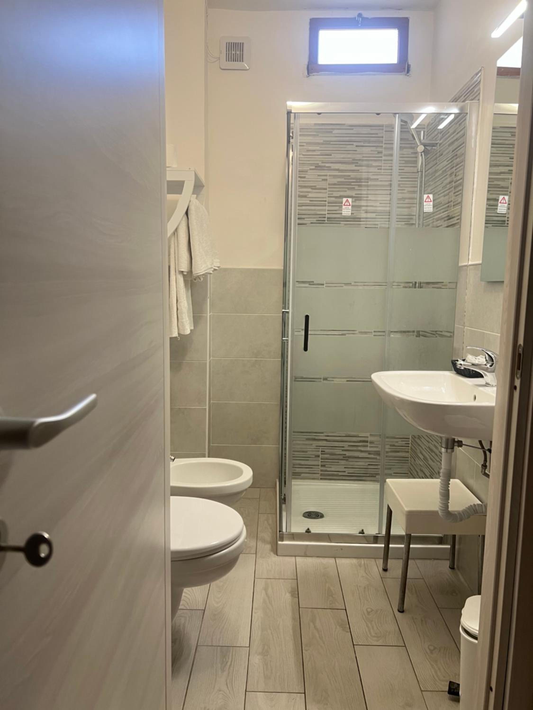 Double Room - Photo 8