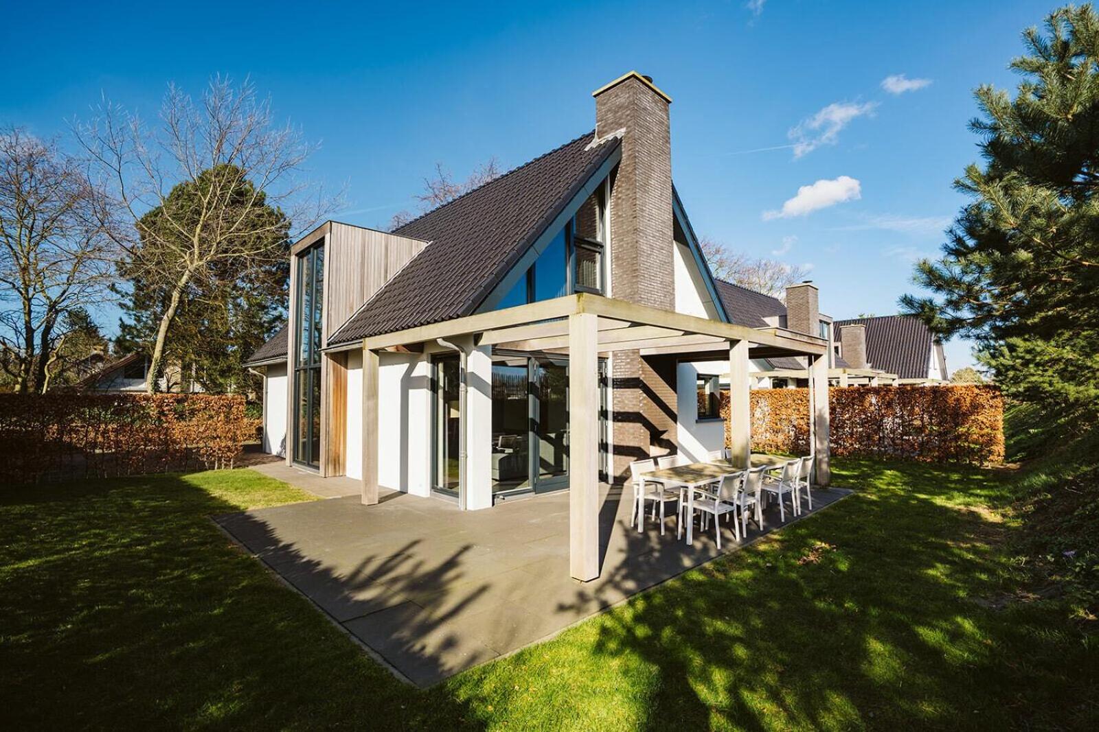 Villa photo 2