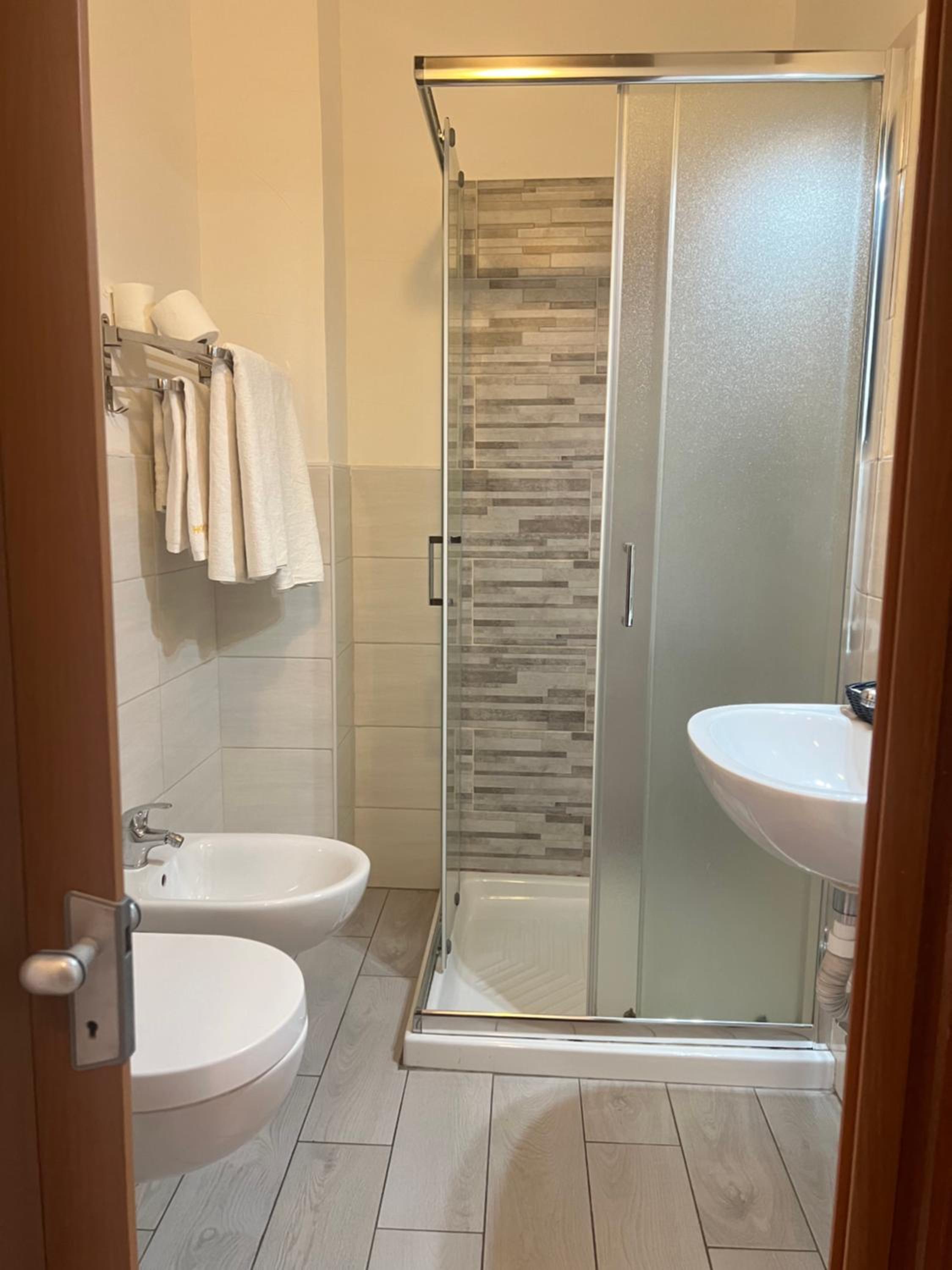 Double Room - Photo 6