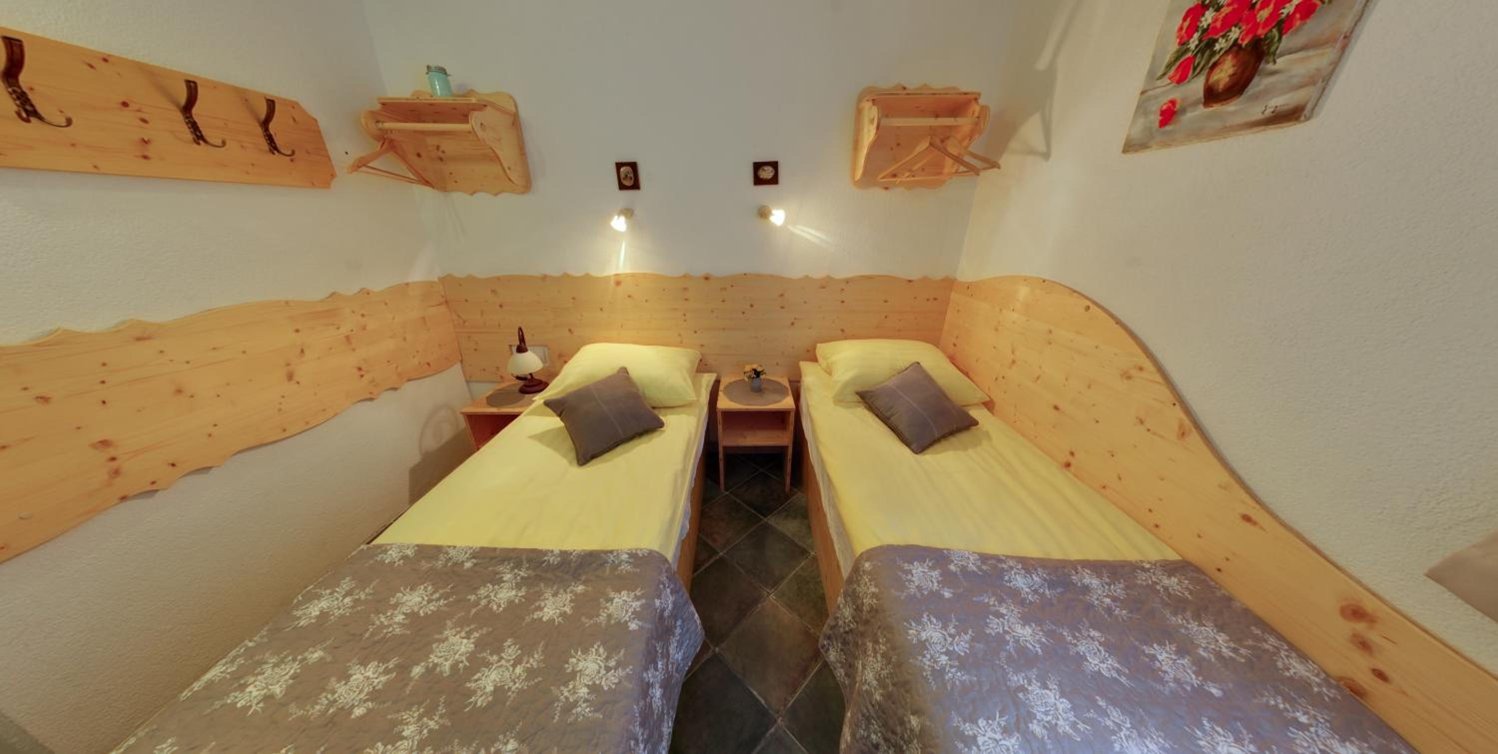 Double Room with Private Bathroom - Photo 4