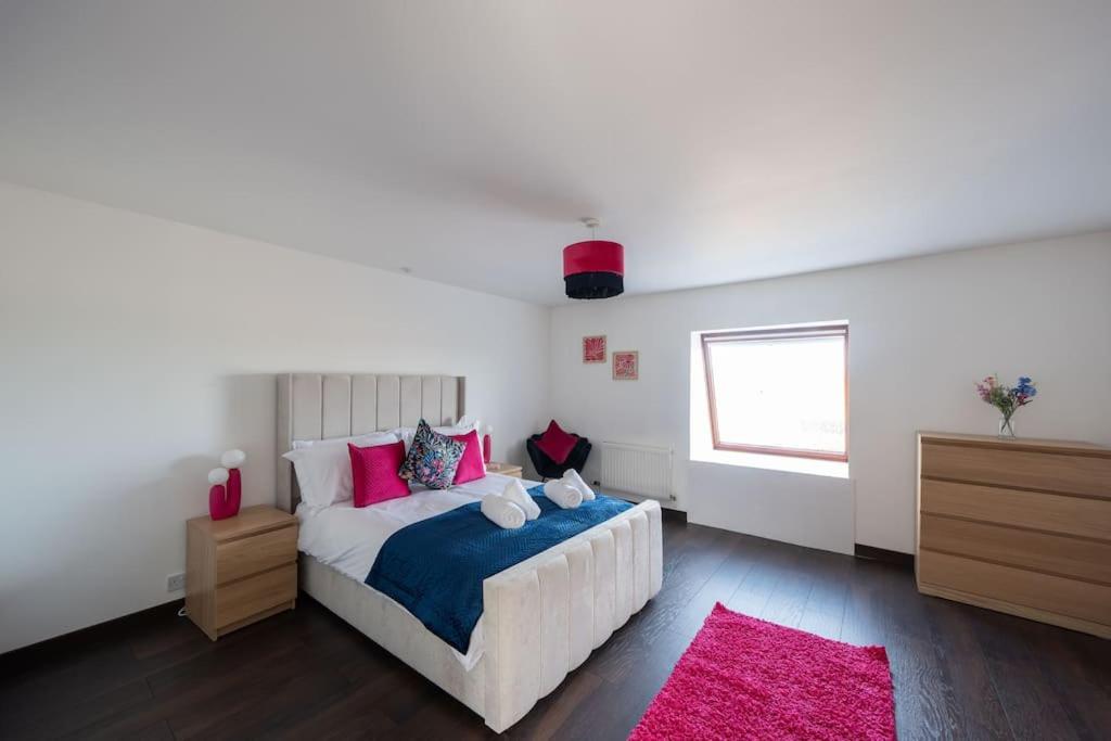 Seven-Bedroom House photo 1
