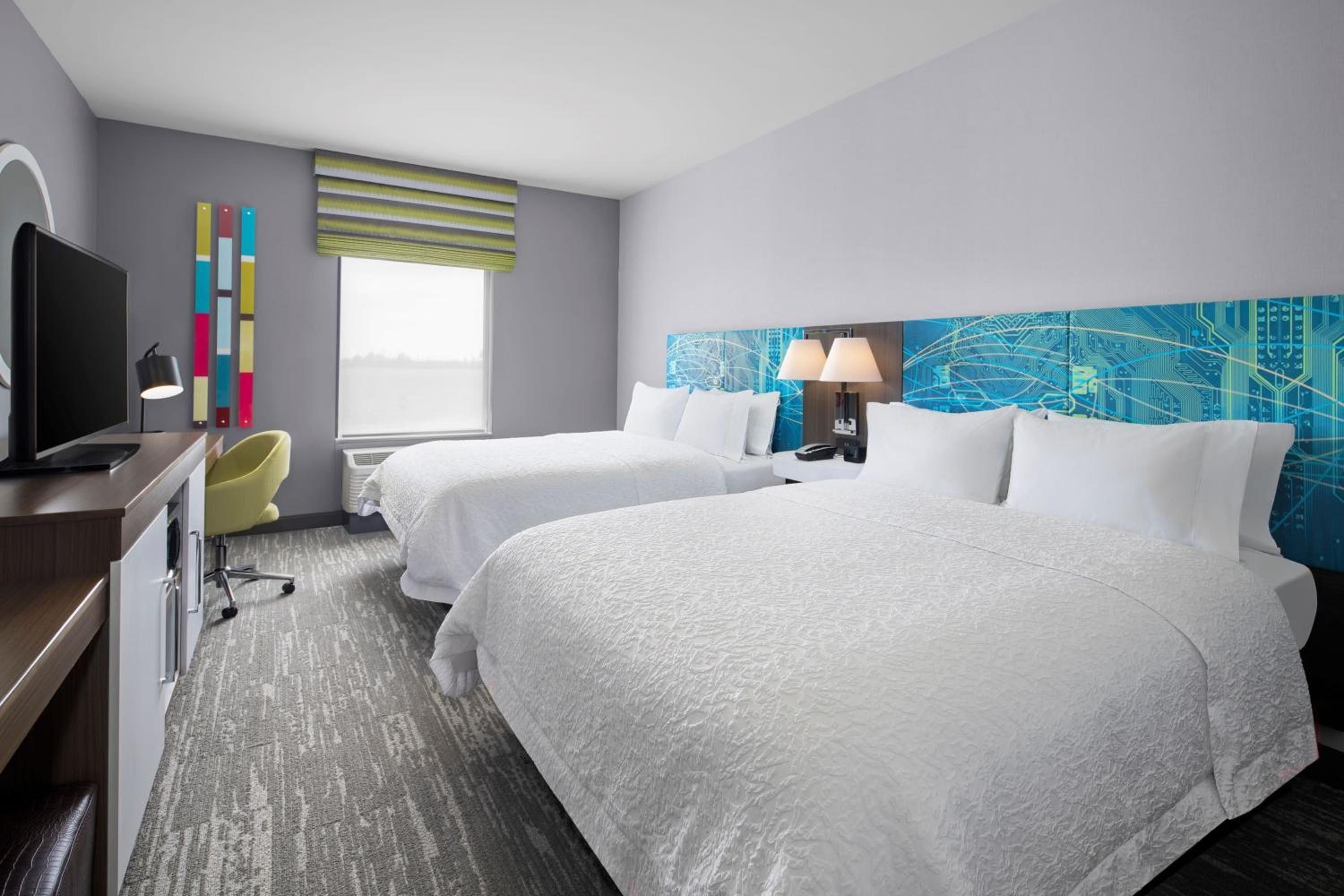 Standard Room With Two Queen Beds - Photo 1