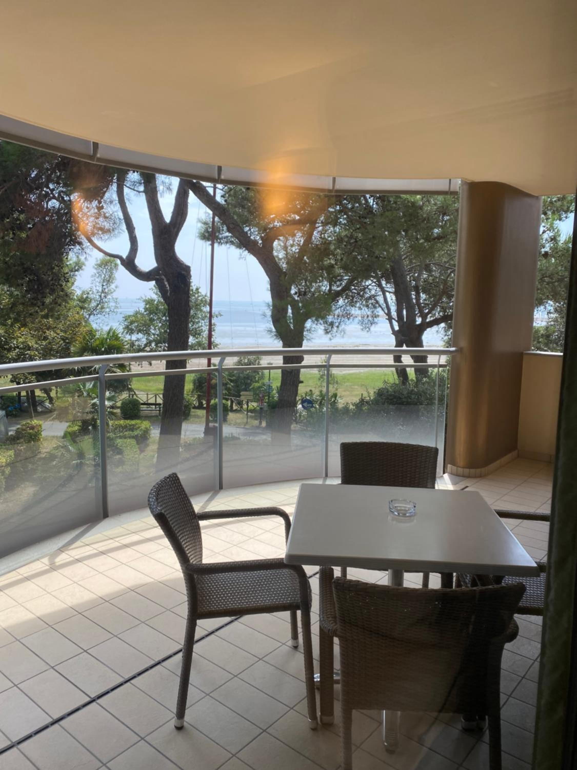 One-Bedroom Apartment with Balcony and Sea View photo 2