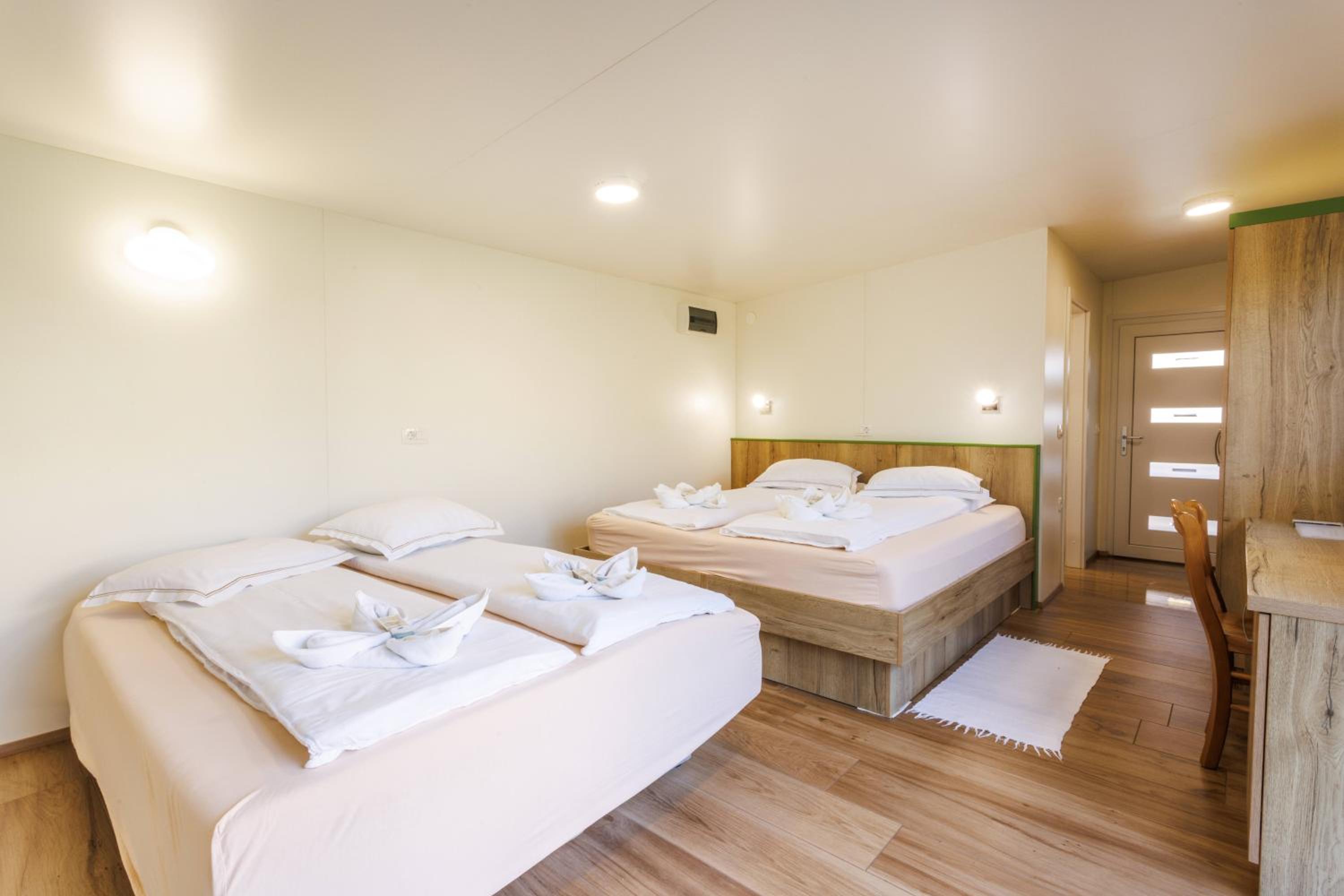 One-Bedroom Bungalow - Photo 11