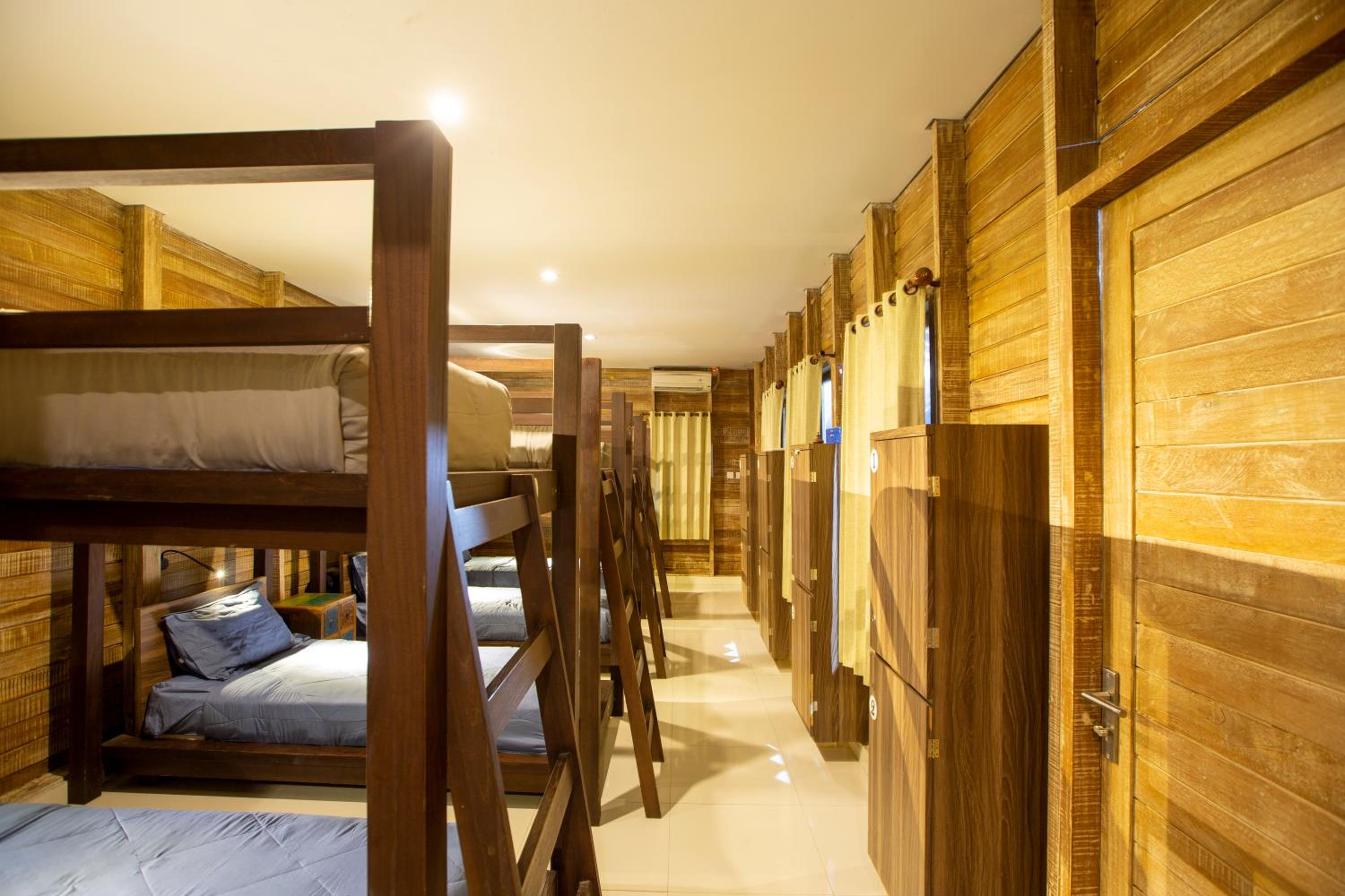 8-Bed Mixed Dormitory Room photo 1