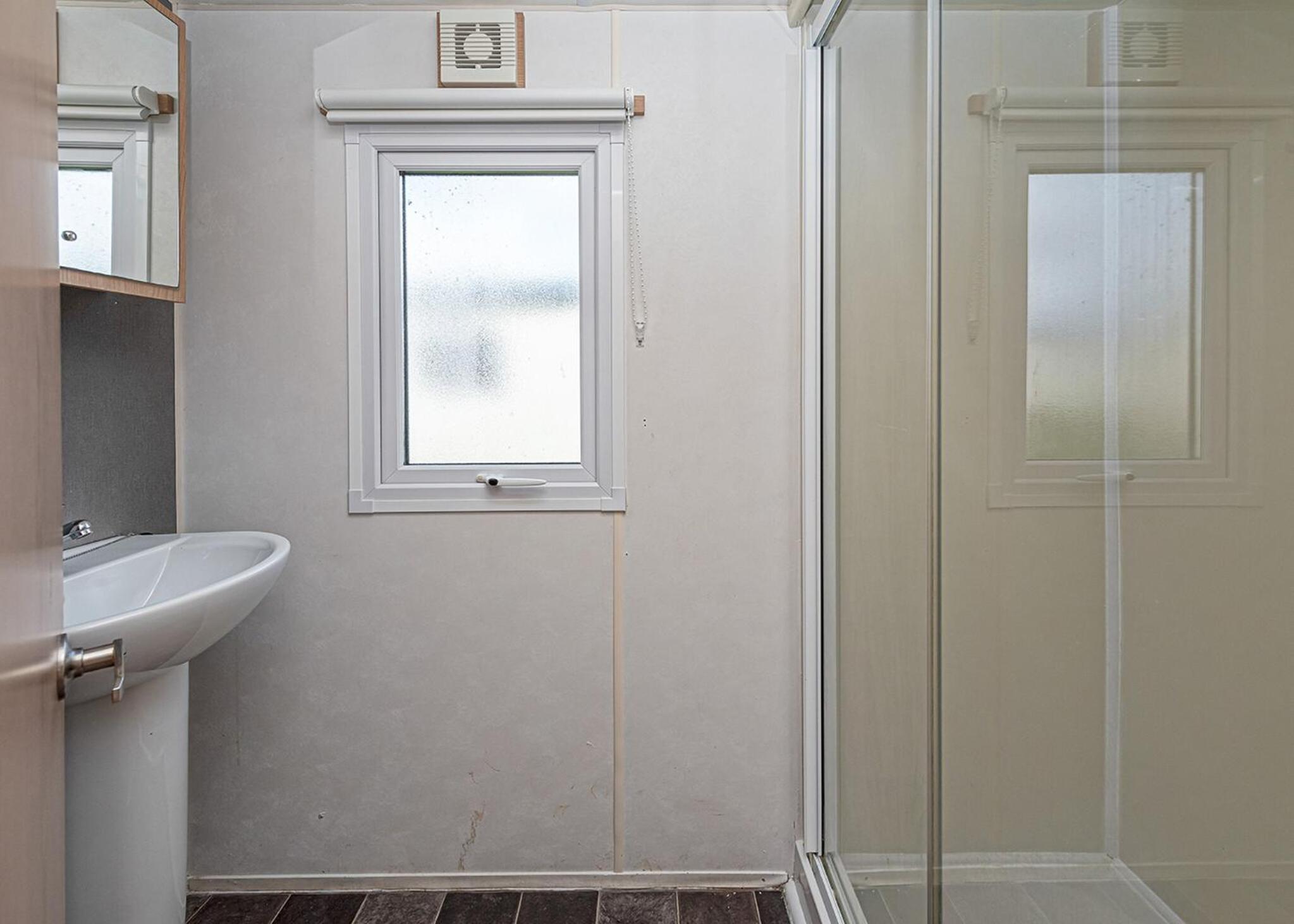 Three-Bedroom Mobile Home photo 3