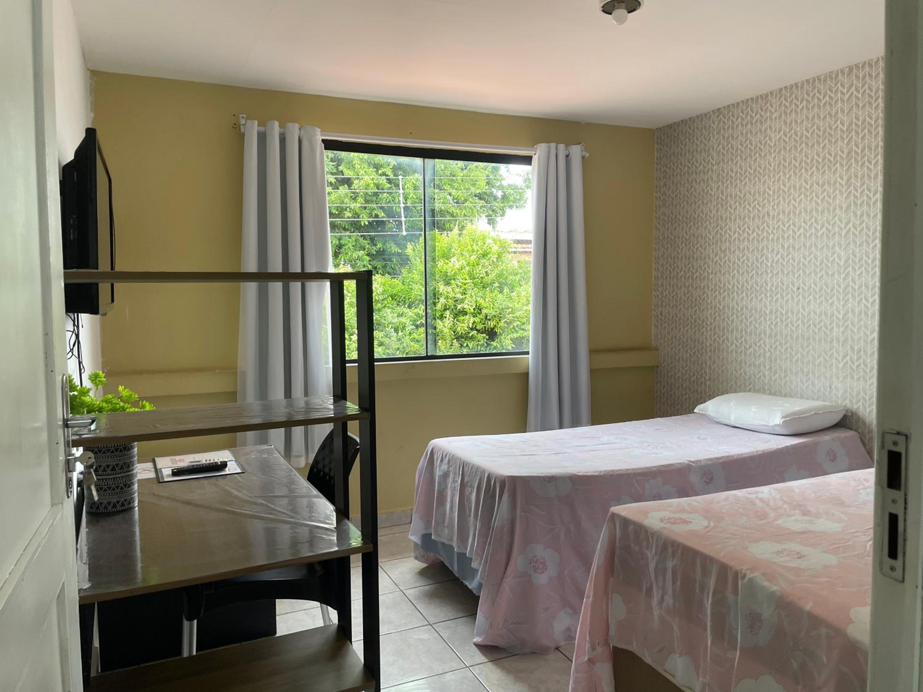 Economy Triple Room with Shared Bathroom photo 1