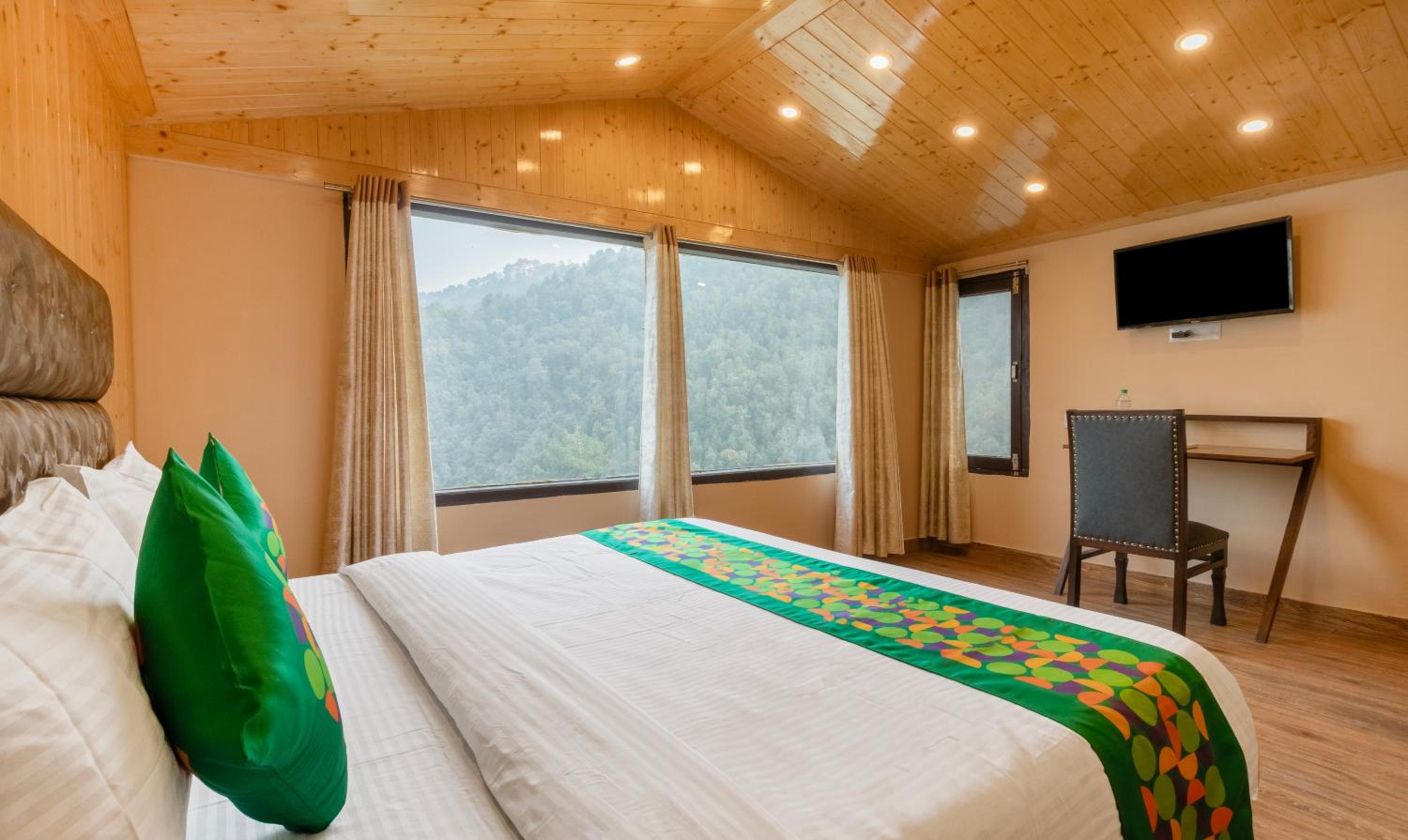 Deluxe Room with Valley View photo 3