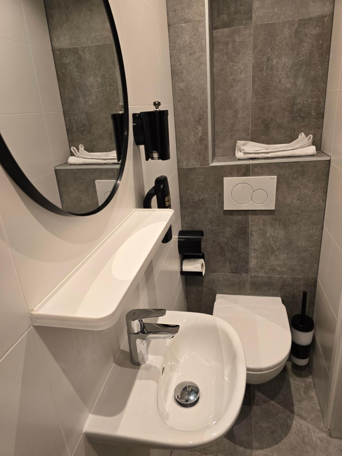 Quadruple Room with Private Bathroom