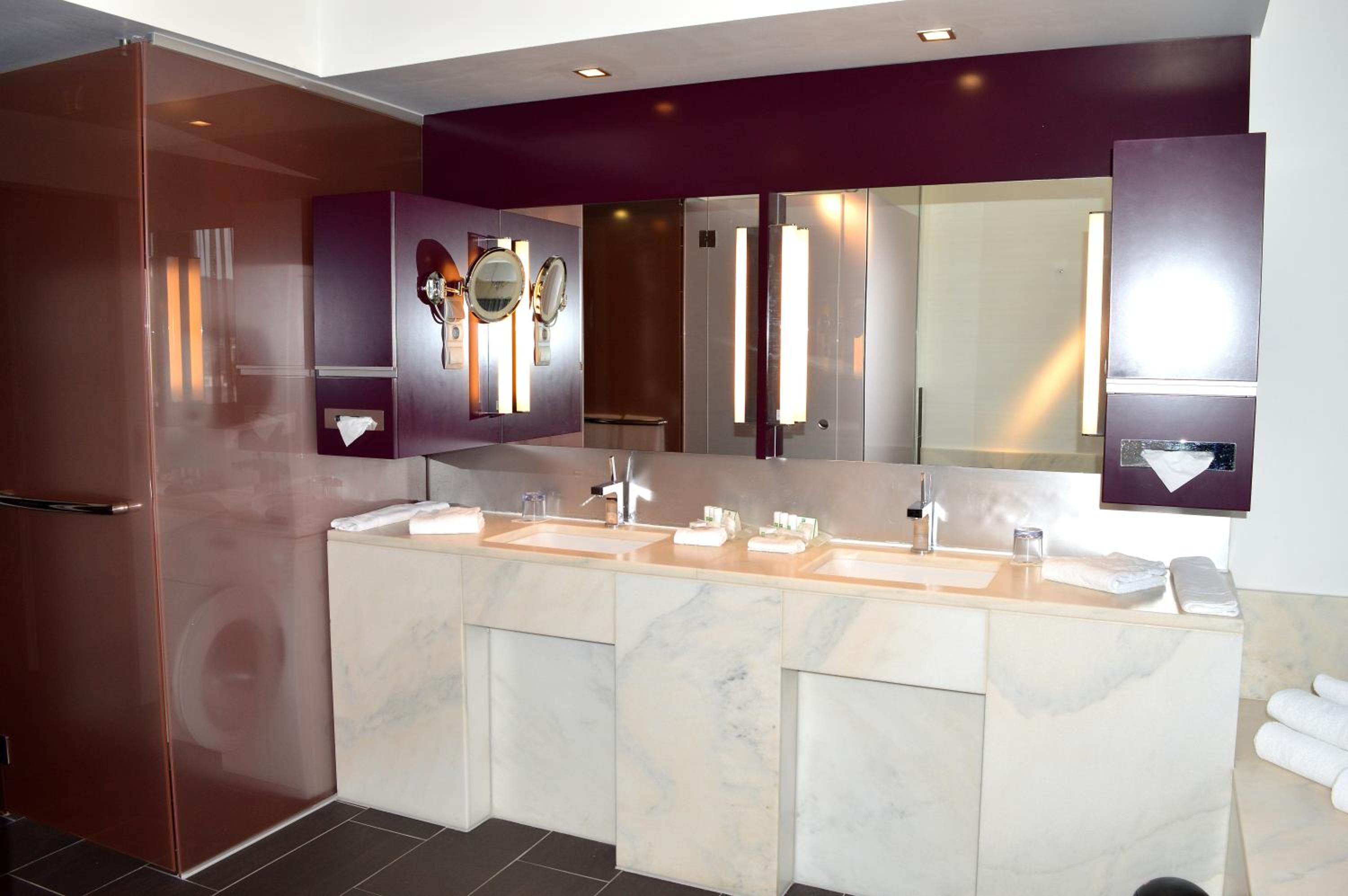 Standard King Room photo 3