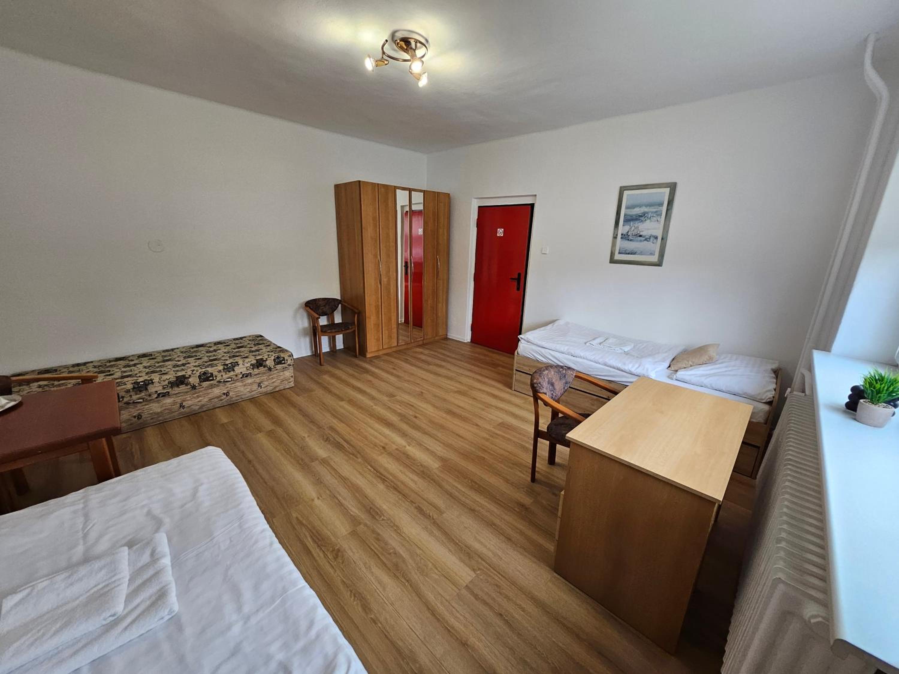 Six-Bedroom House photo 2