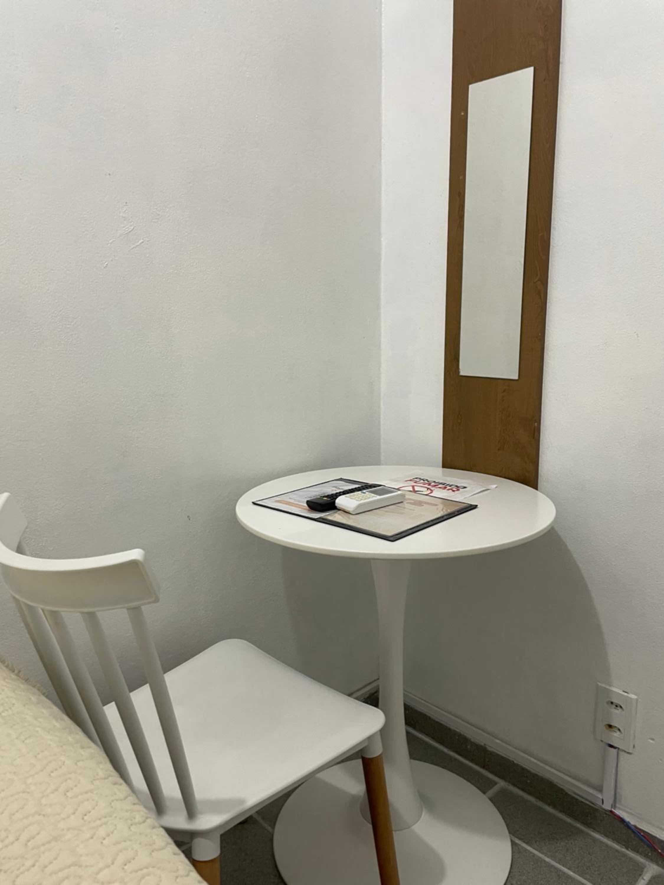 Standard Twin Room with Shared Bathroom photo 2