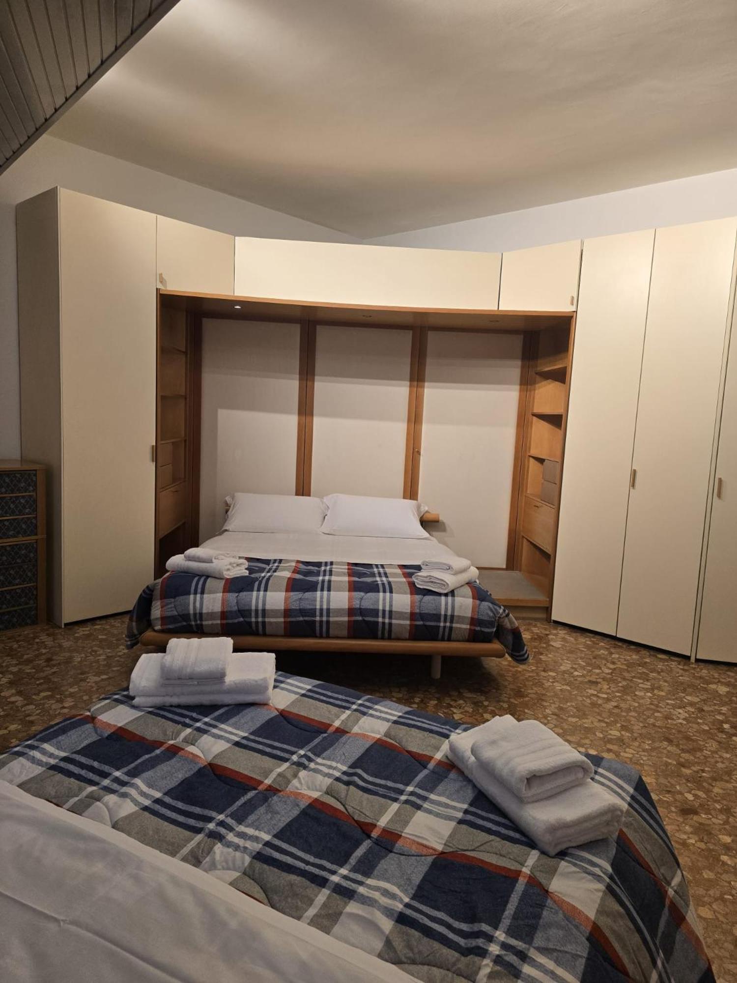 Quadruple Room with Shared Bathroom photo 2