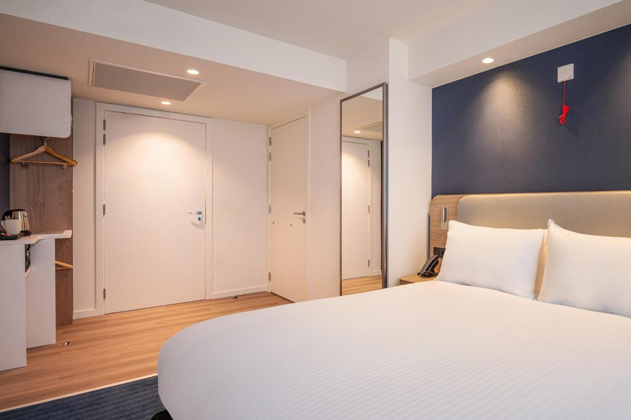 Standard Queen Room - Accessible - Photo 6