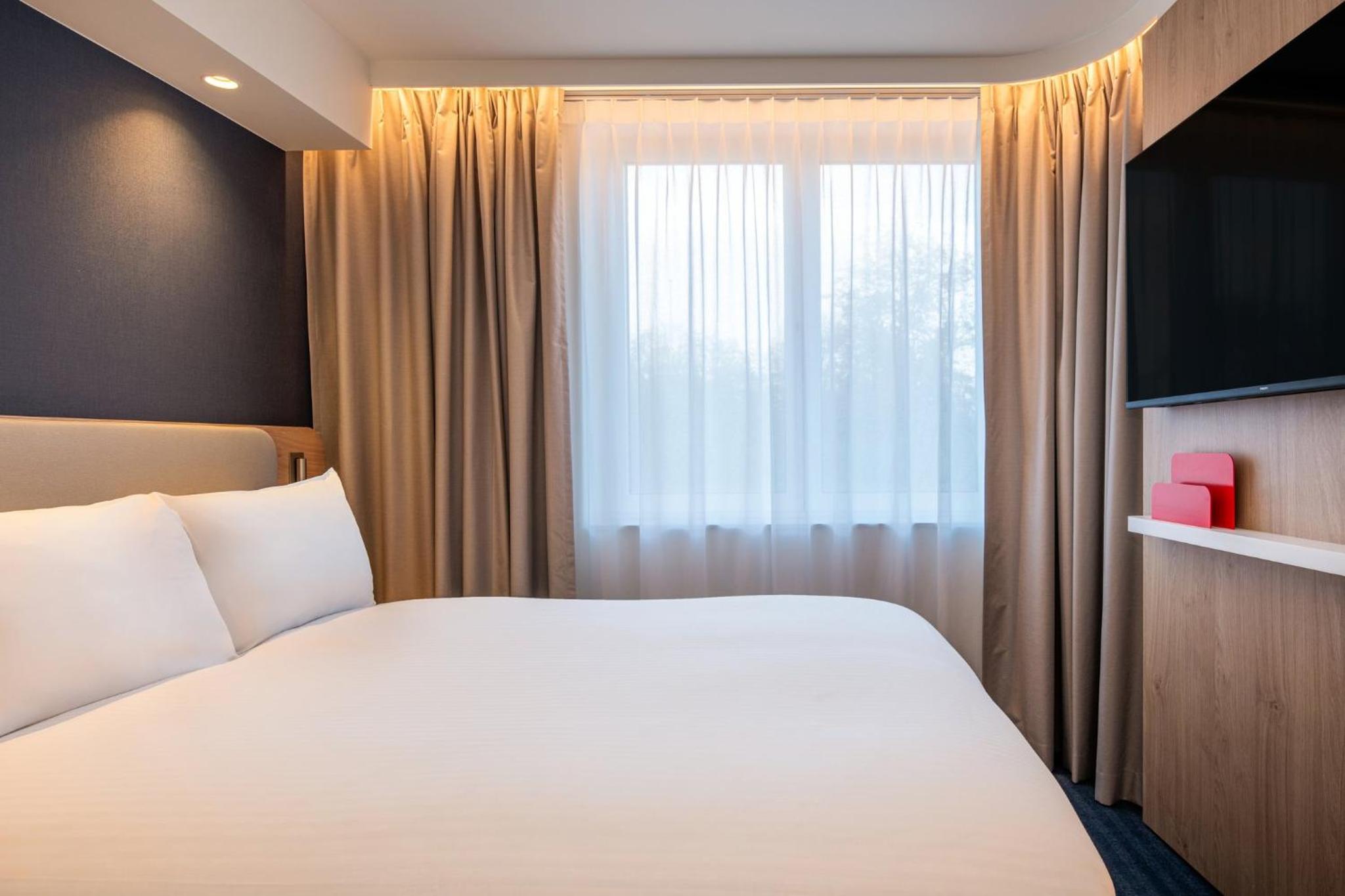 Standard Queen Room - Photo 12