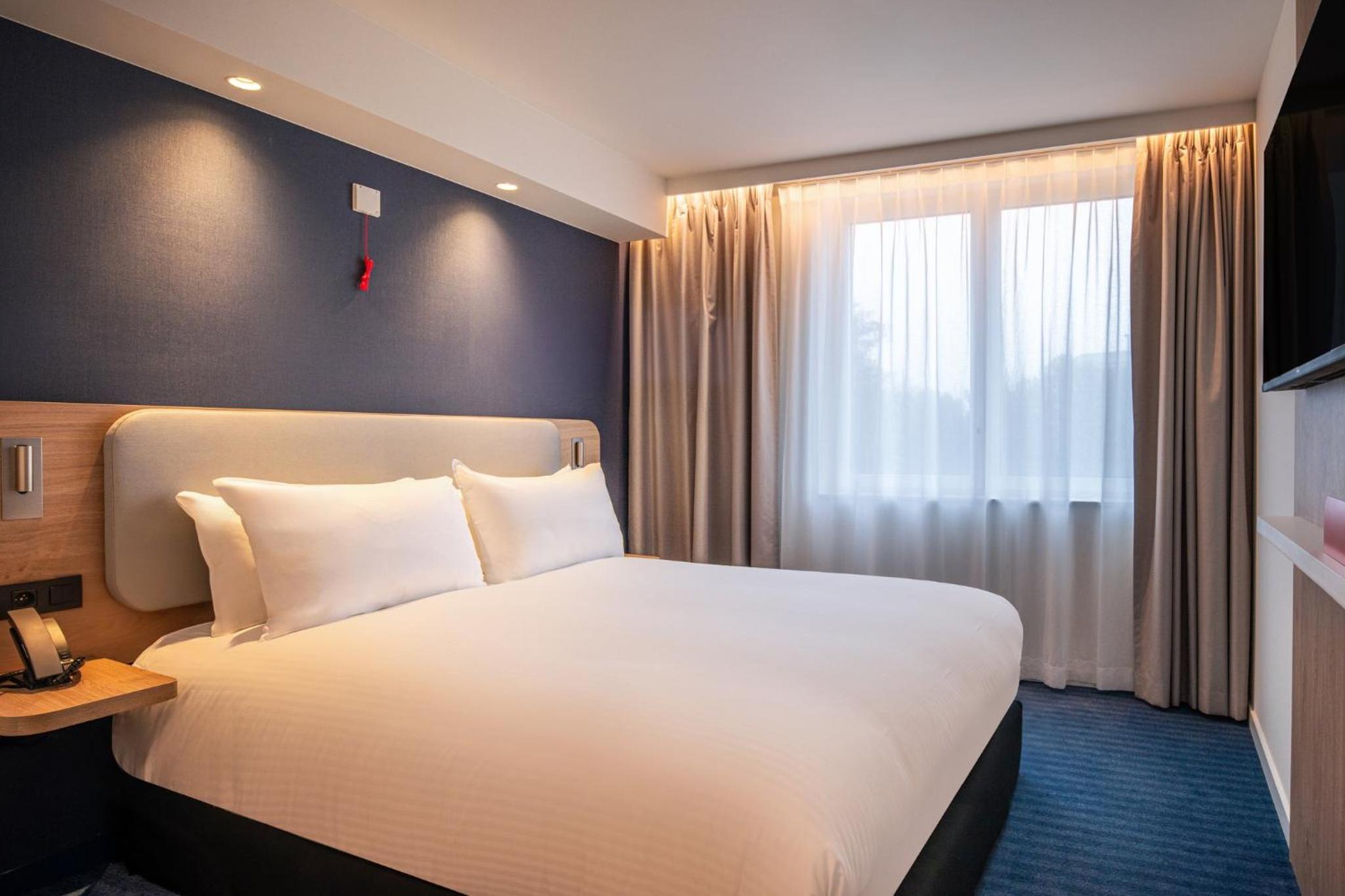 Standard Queen Room - Accessible - Photo 4