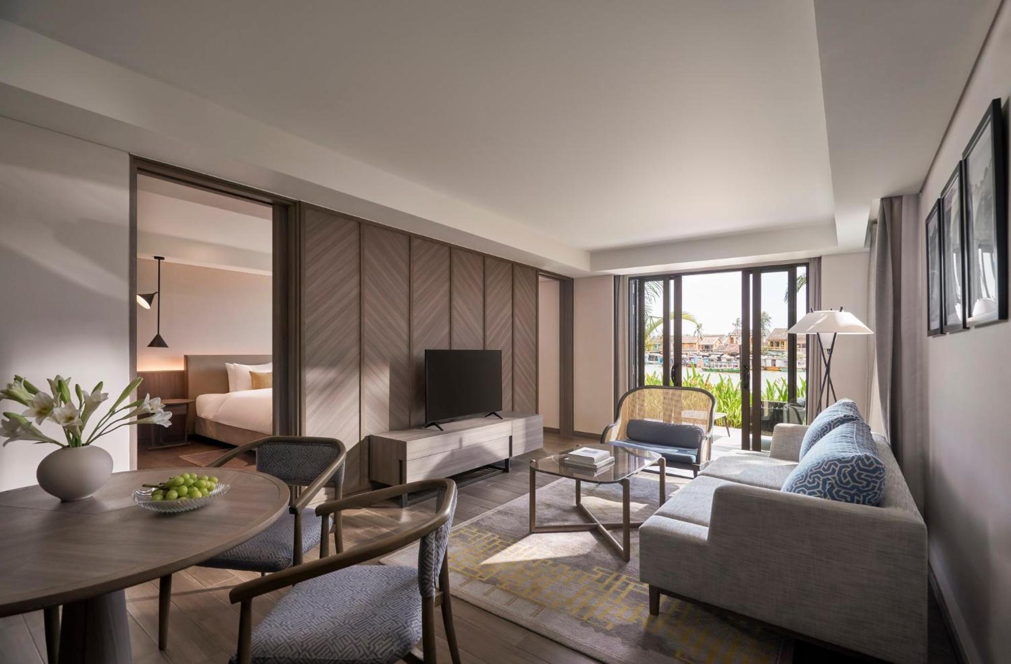 King Suite with River View
