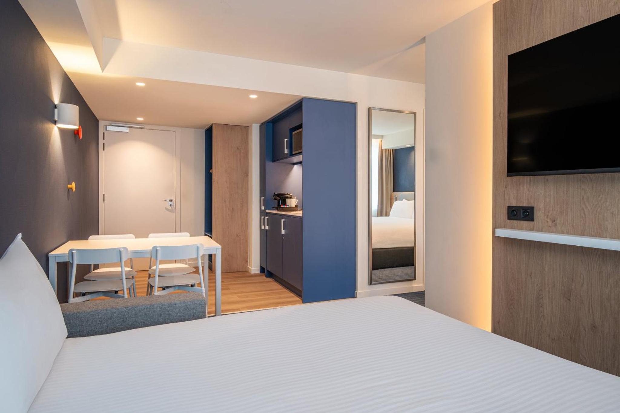 Two-Bedroom Suite - Photo 6