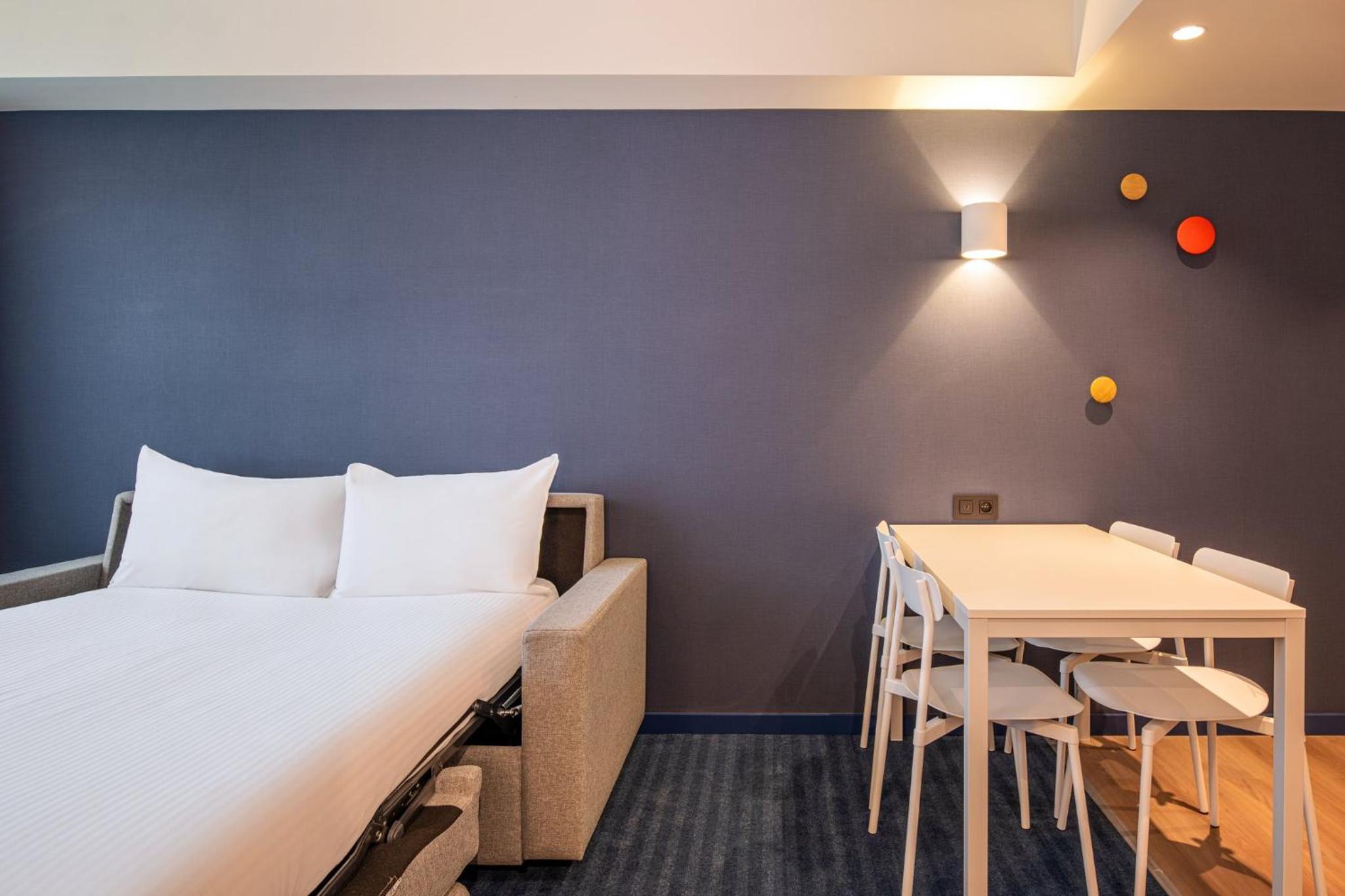 Queen Suite with Kitchenette and Sofa Bed - Photo 12