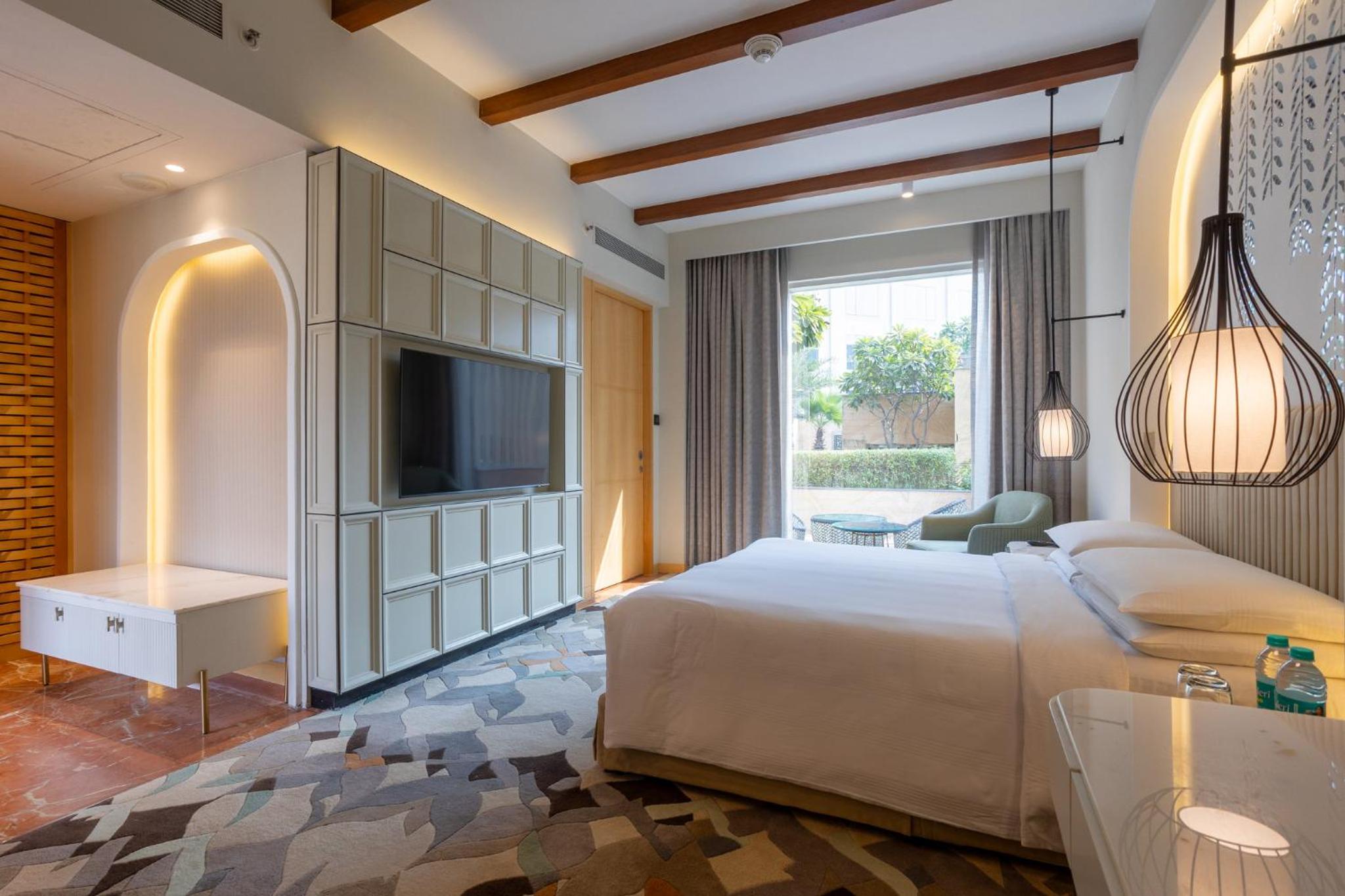 Standard King Room with Outdoor Living Area: 20% off on food,soft beverages, laundry & local transportation(upto 10 km); enjoy 90-min spa at 60mins spa price; BOGO offer on select beverages(5–8 pm) at Connexions Bar